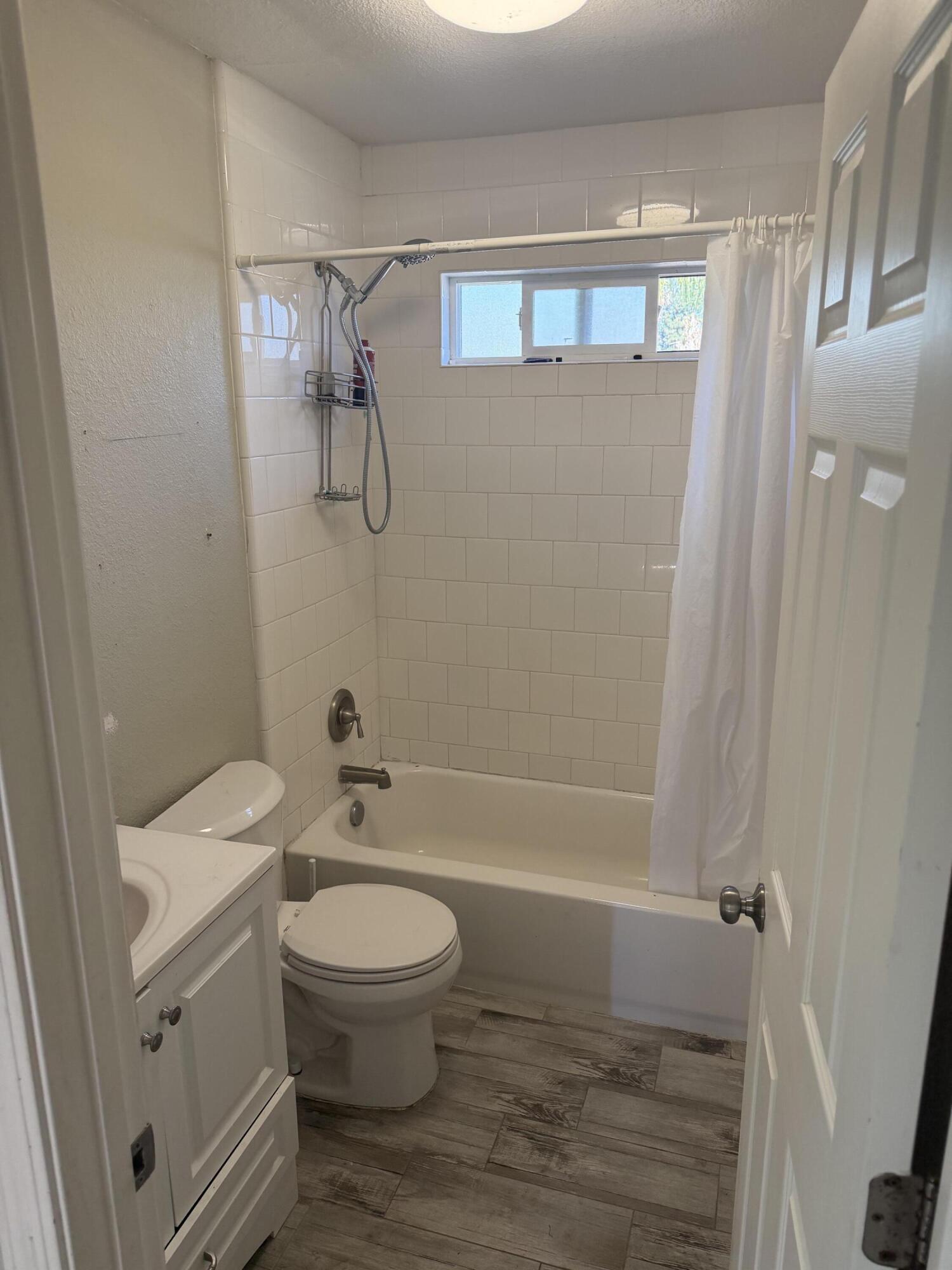 1104 N Turner St, Visalia, CA 93291