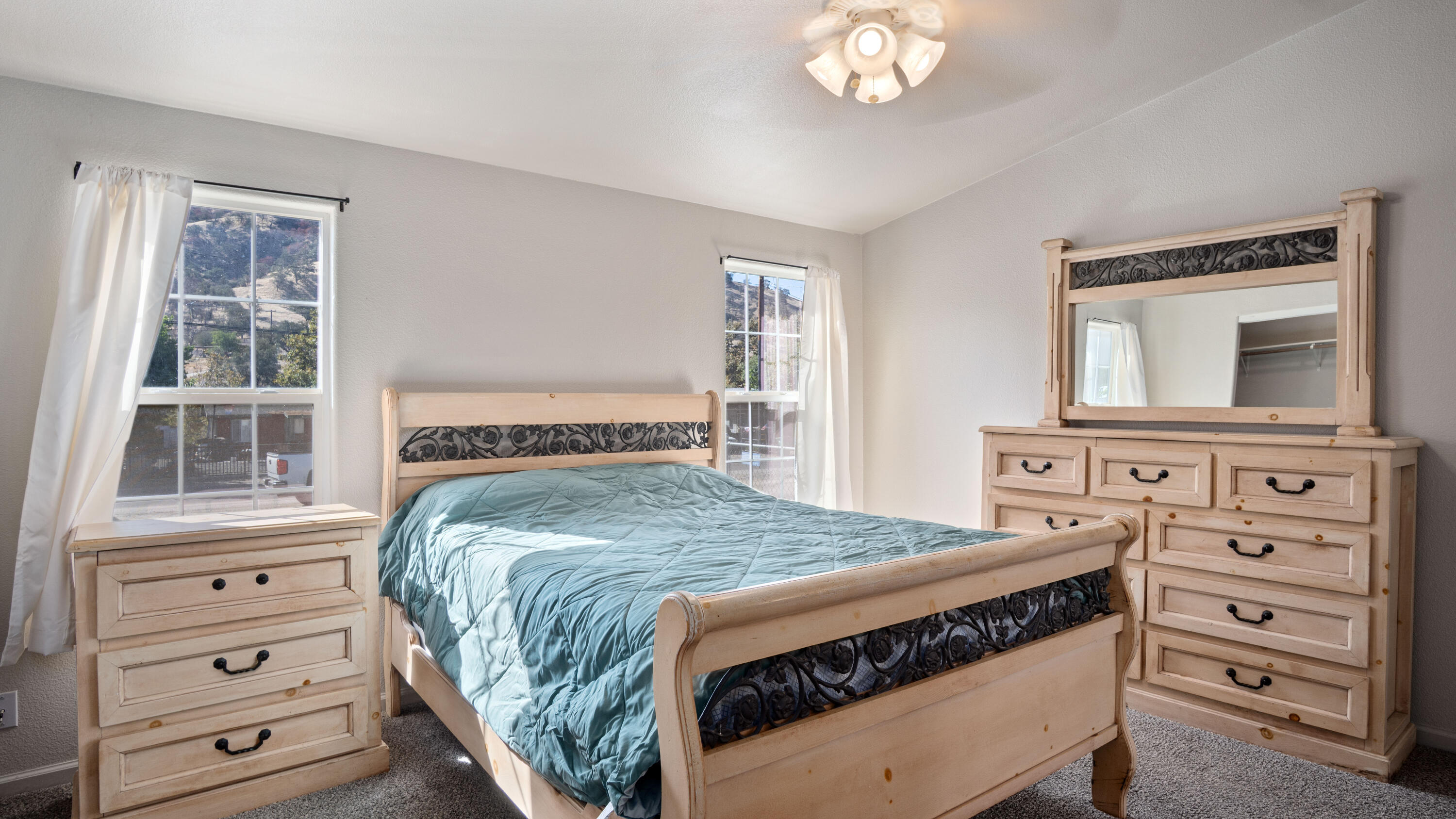 35460 Tule River Dr, Springville, CA 93265