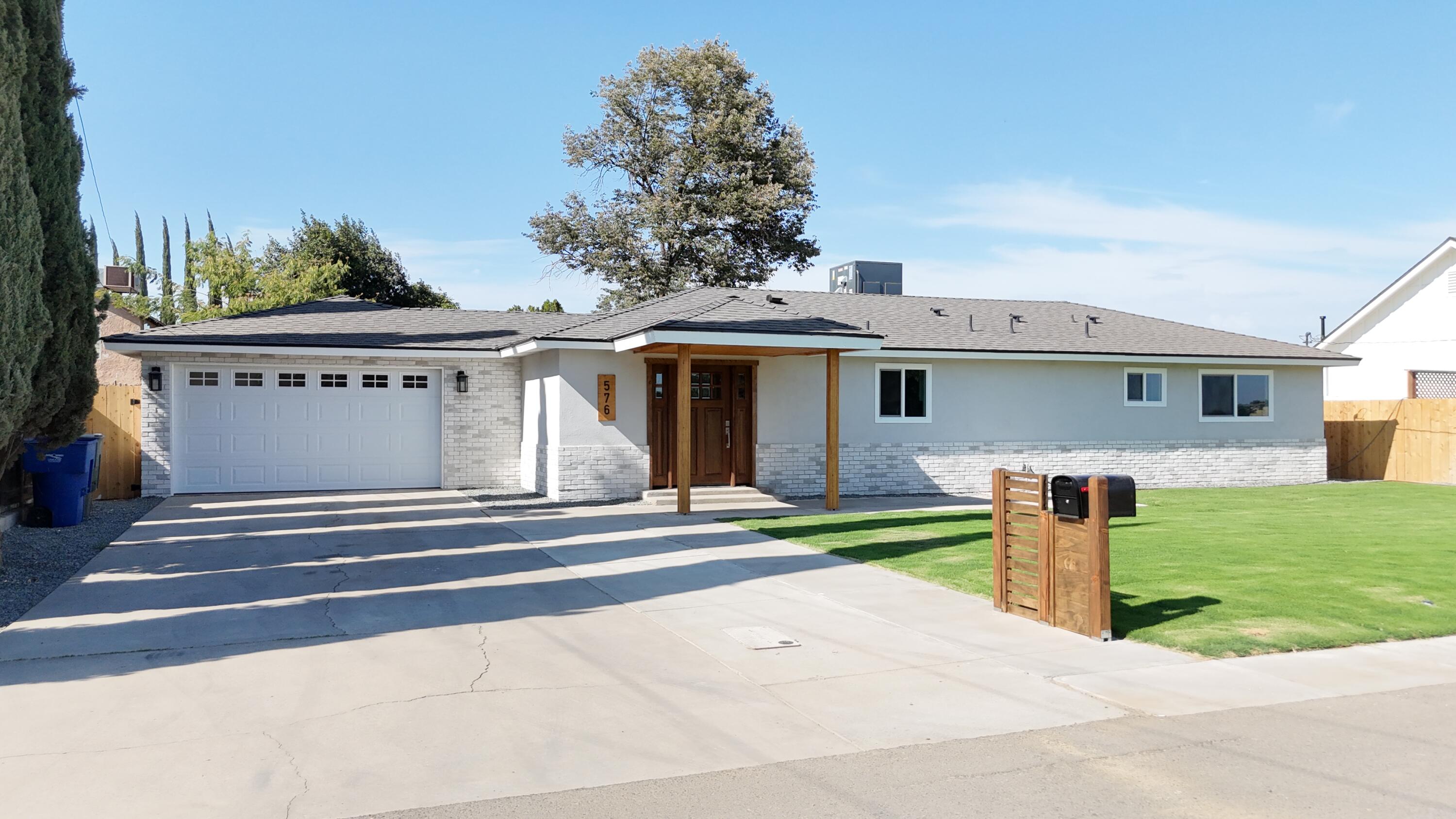576 Oleander Ave, Lemoore, CA 93245