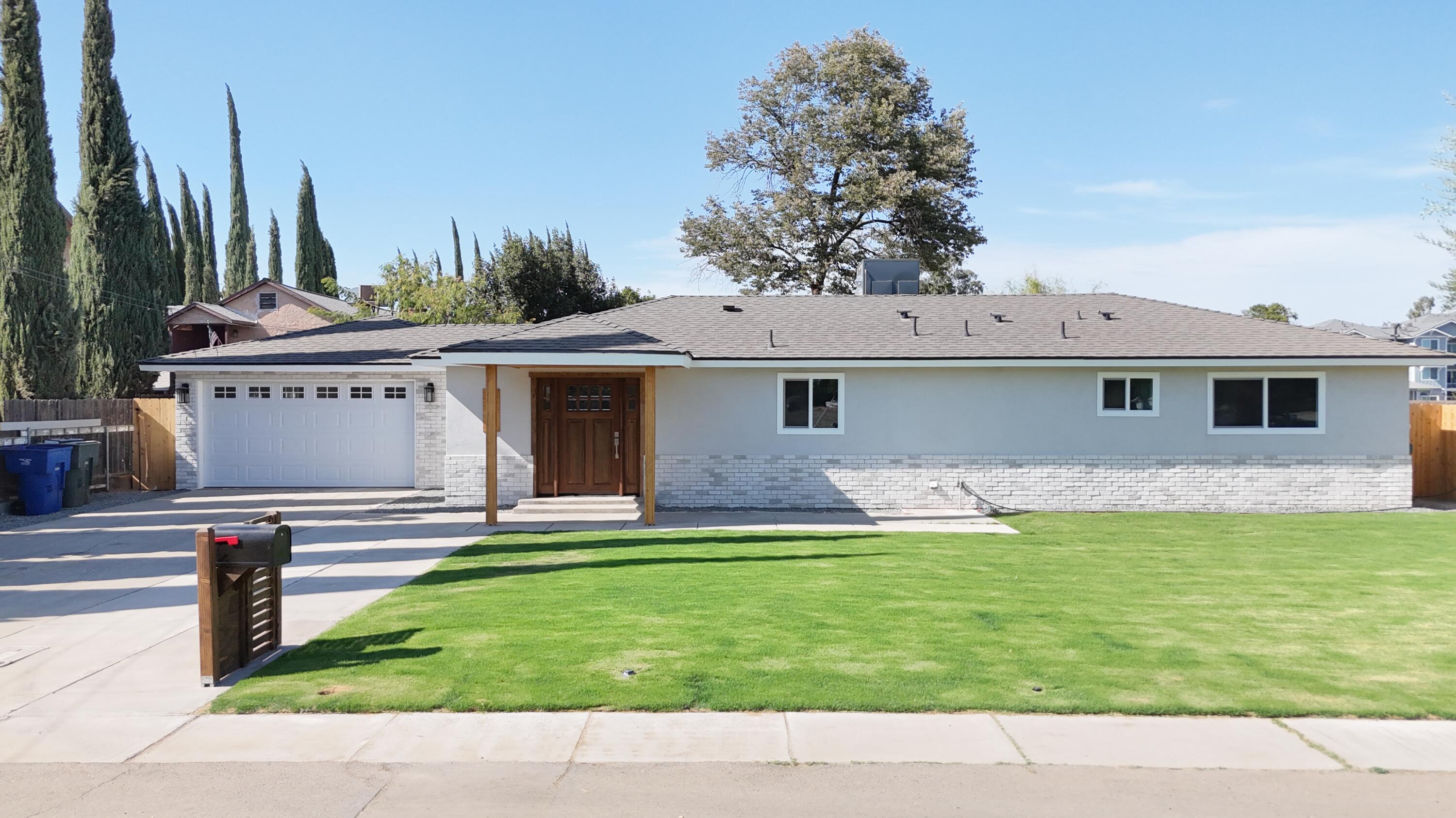 576 Oleander Ave, Lemoore, CA 93245
