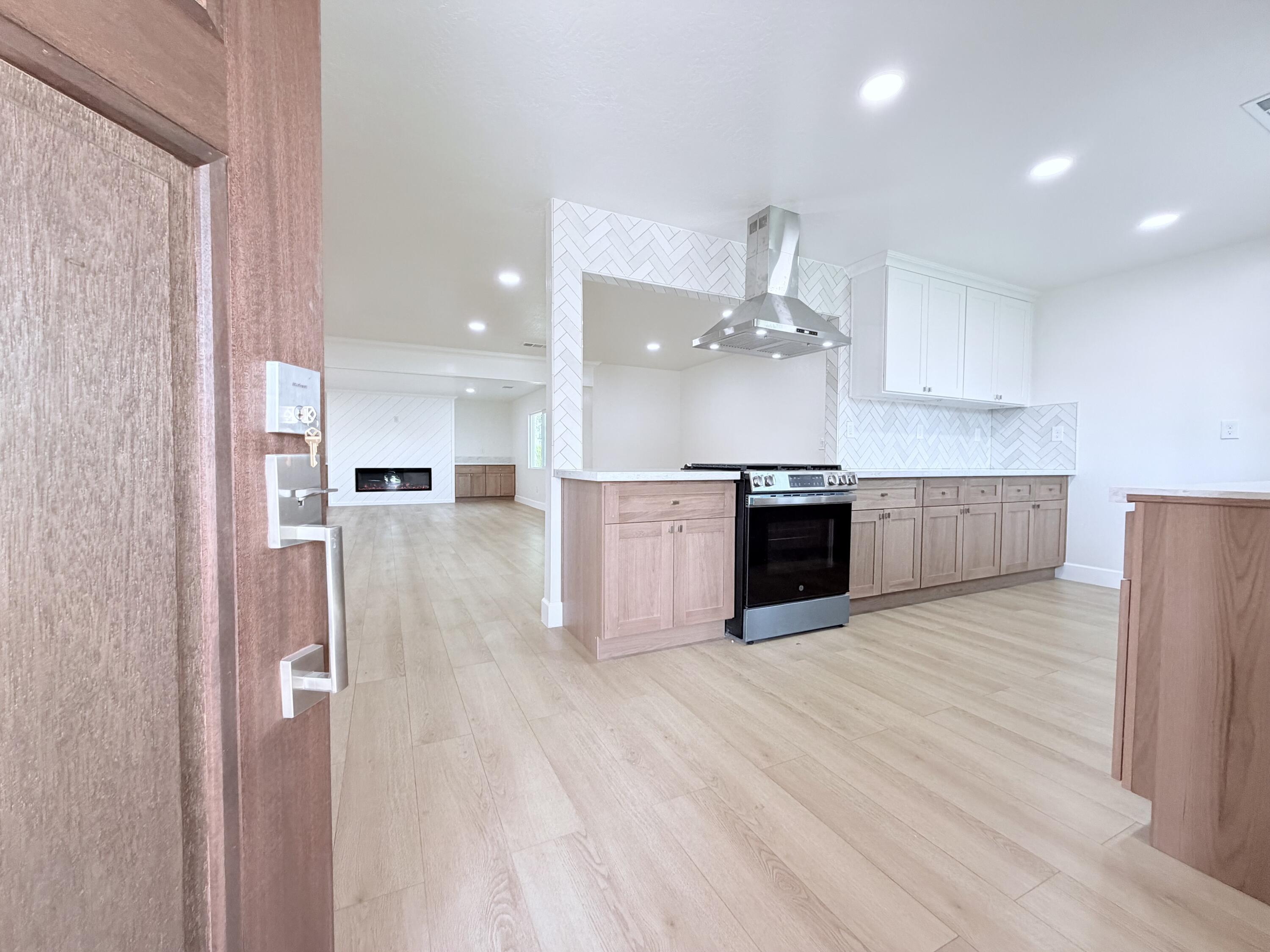 576 Oleander Ave, Lemoore, CA 93245