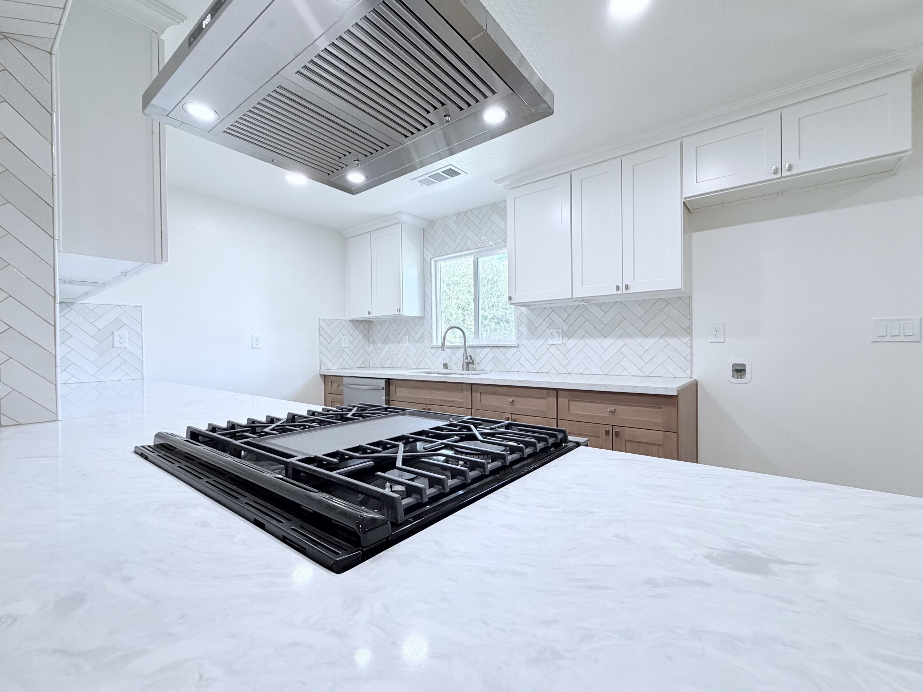 576 Oleander Ave, Lemoore, CA 93245