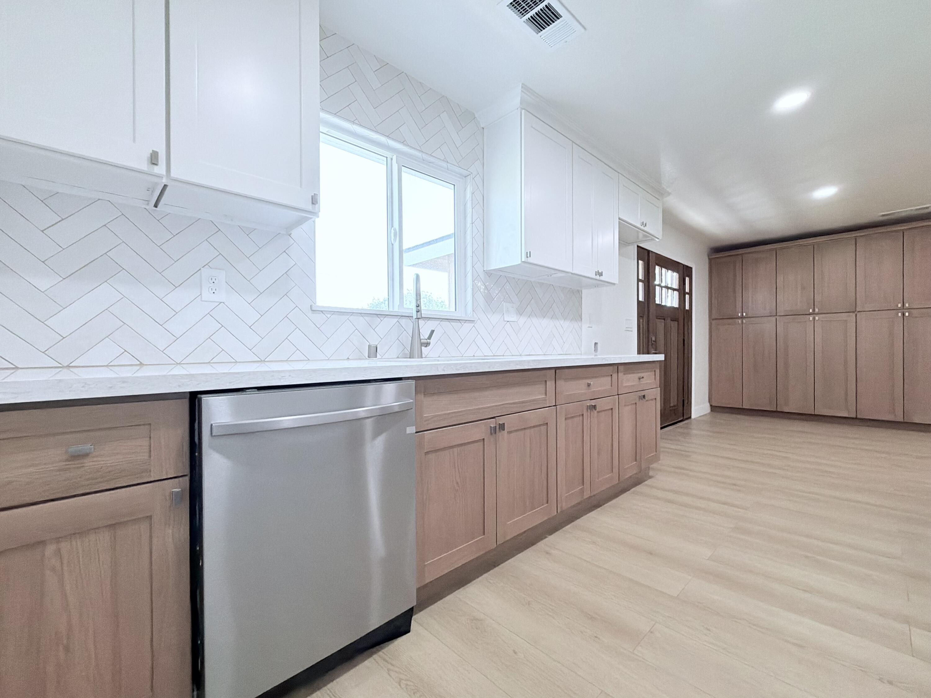 576 Oleander Ave, Lemoore, CA 93245