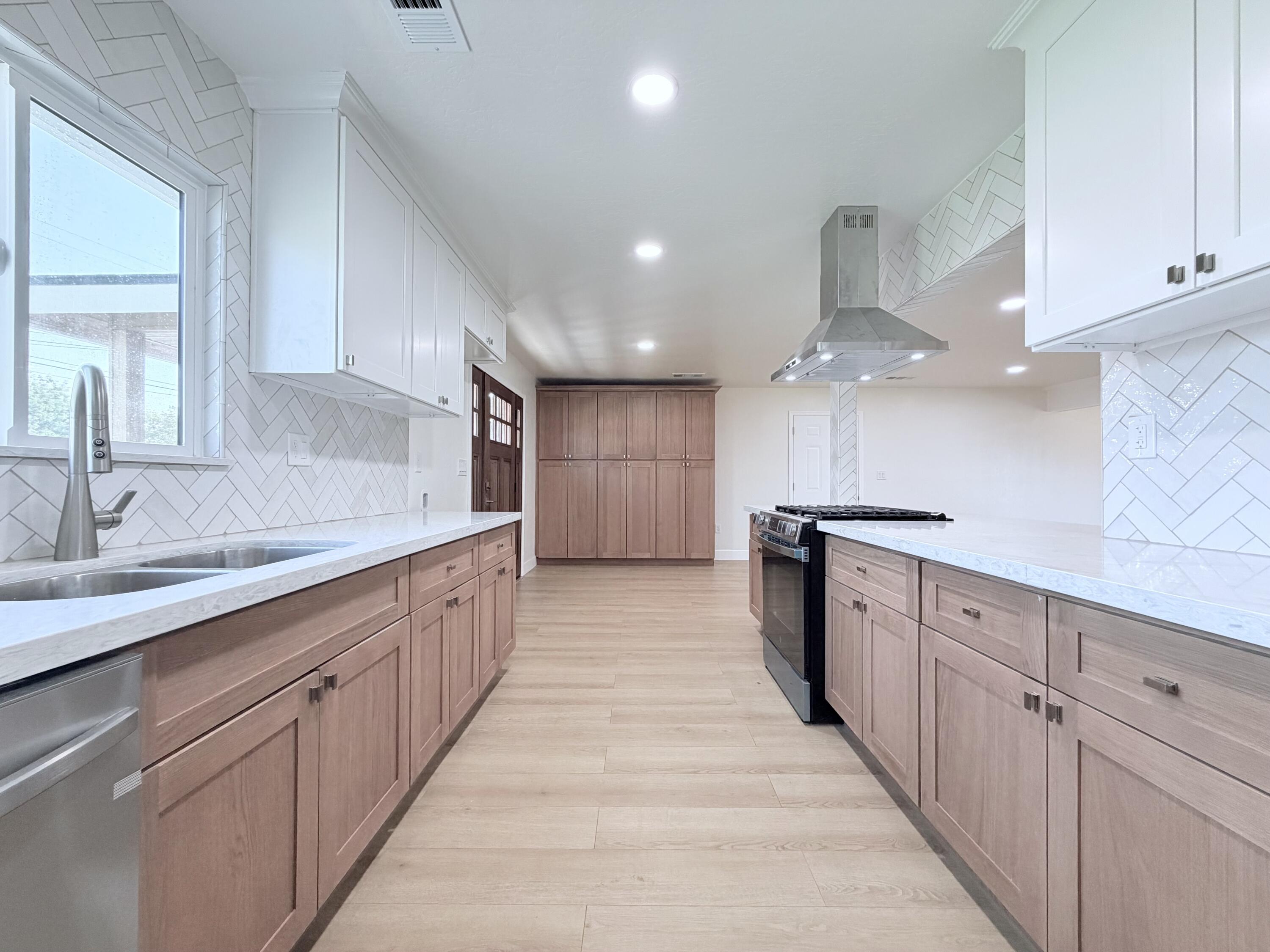 576 Oleander Ave, Lemoore, CA 93245