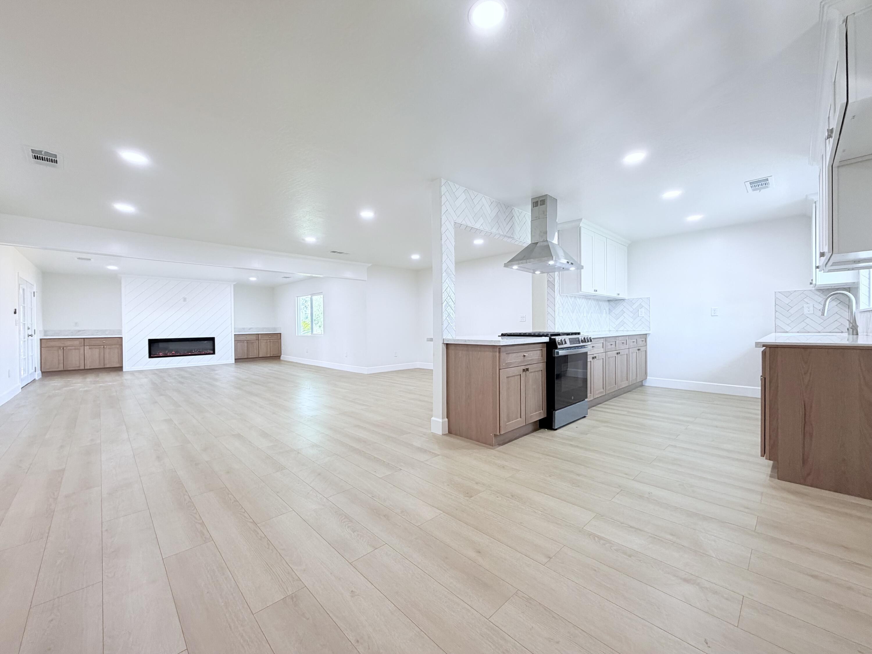 576 Oleander Ave, Lemoore, CA 93245