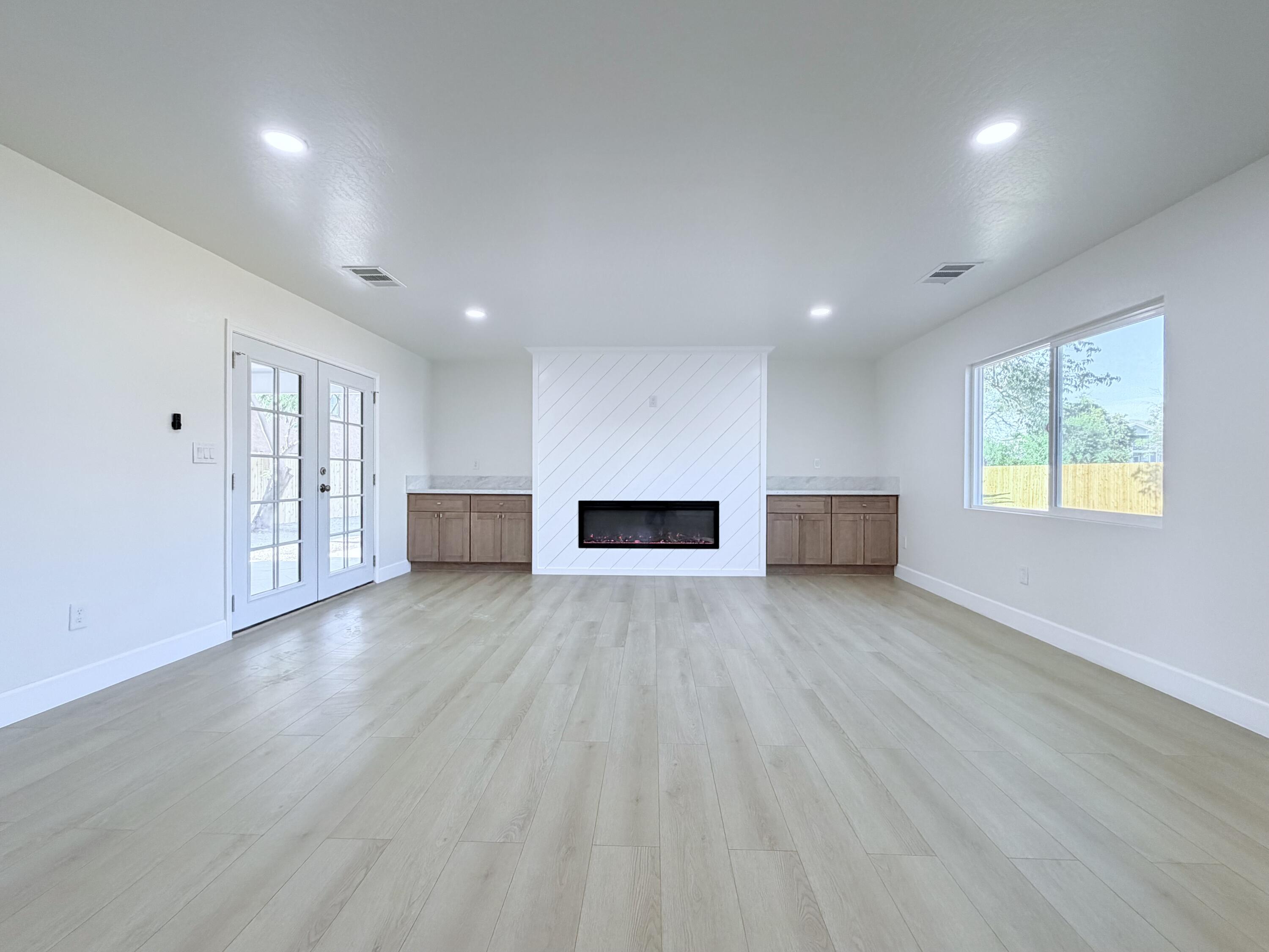576 Oleander Ave, Lemoore, CA 93245