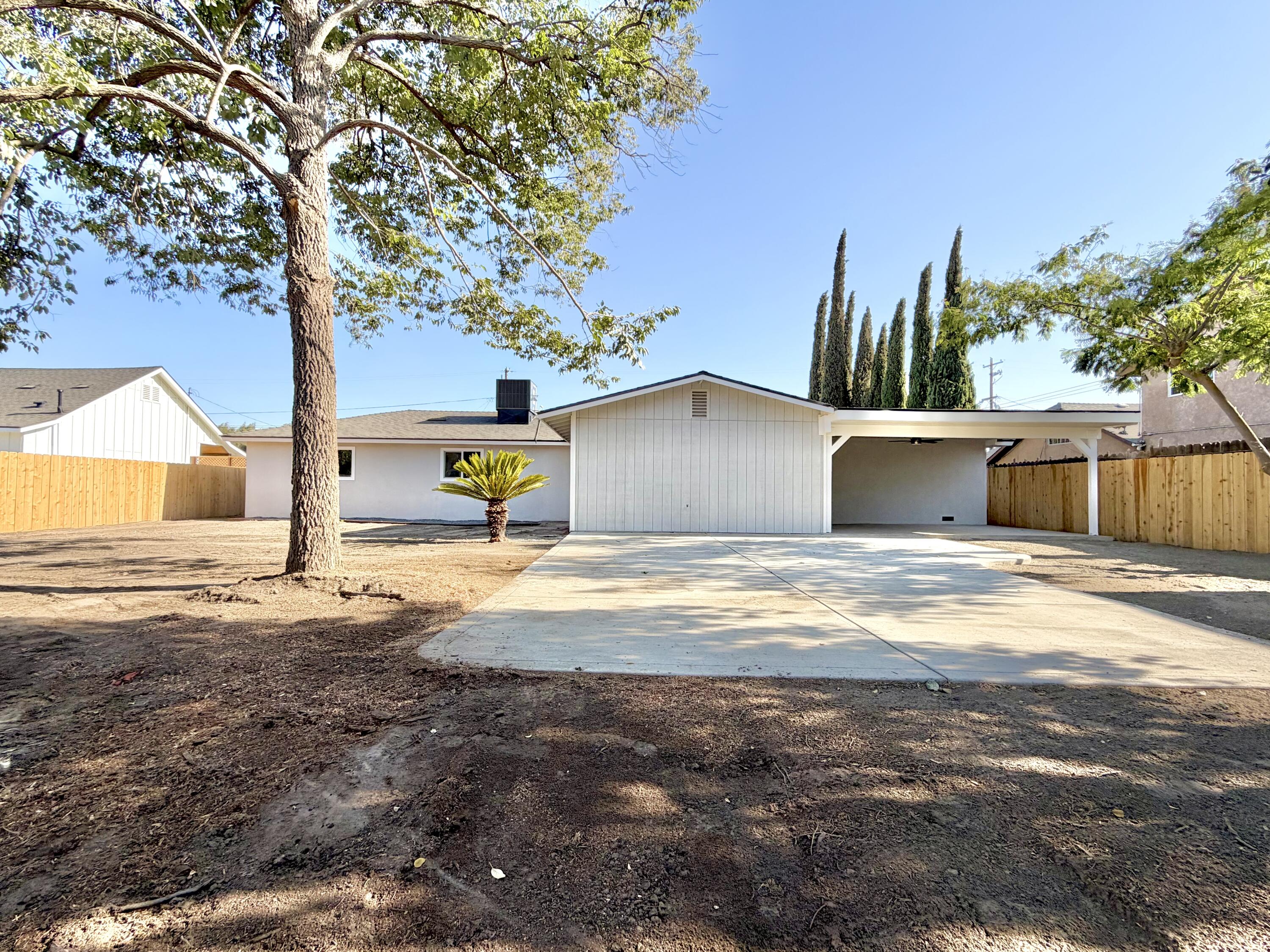 576 Oleander Ave, Lemoore, CA 93245