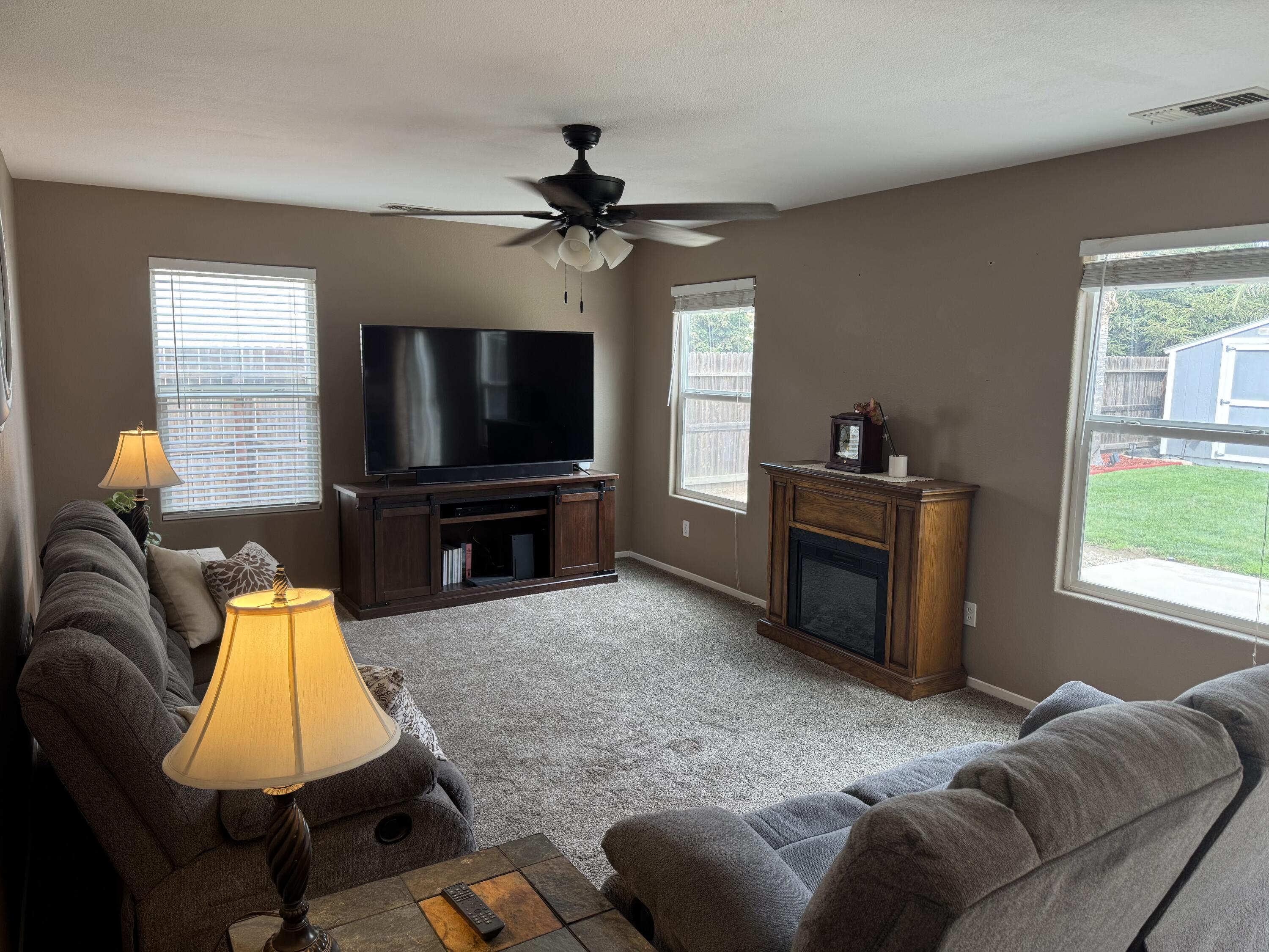 4234 W Elkhorn Ave, Visalia, CA 93277