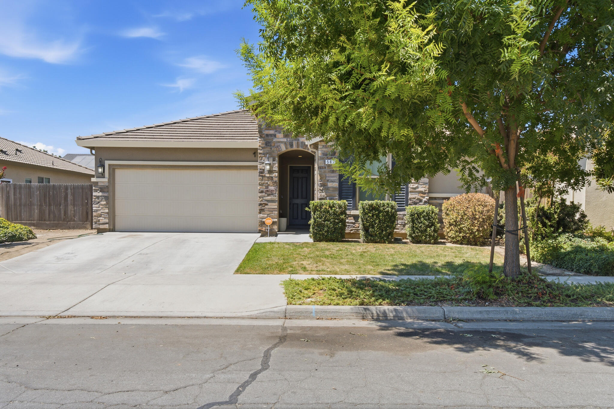587 Montana De Oro St, Tulare, CA 93274