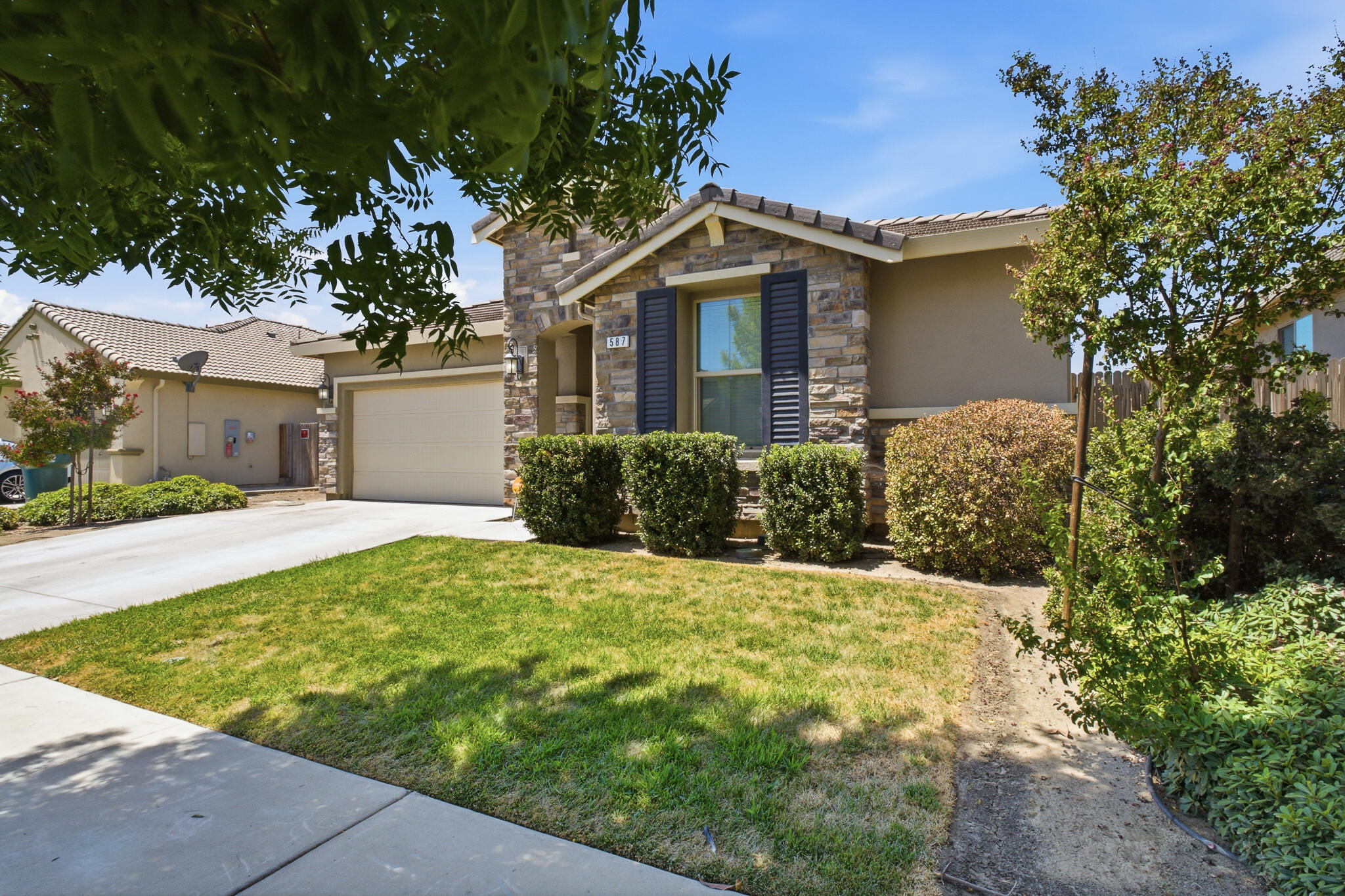 587 Montana De Oro St, Tulare, CA 93274
