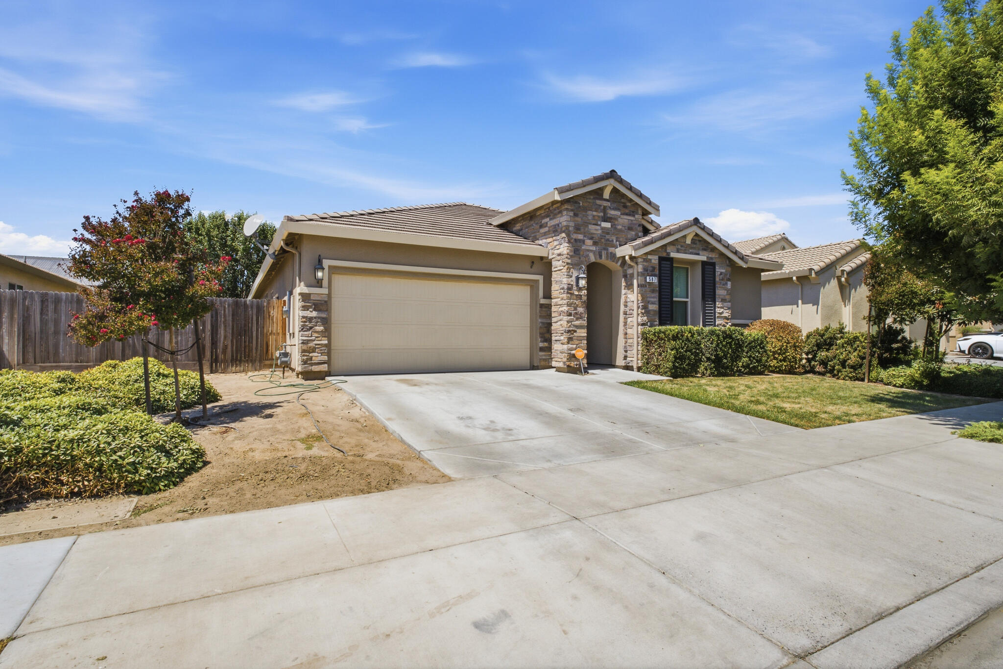 587 Montana De Oro St, Tulare, CA 93274