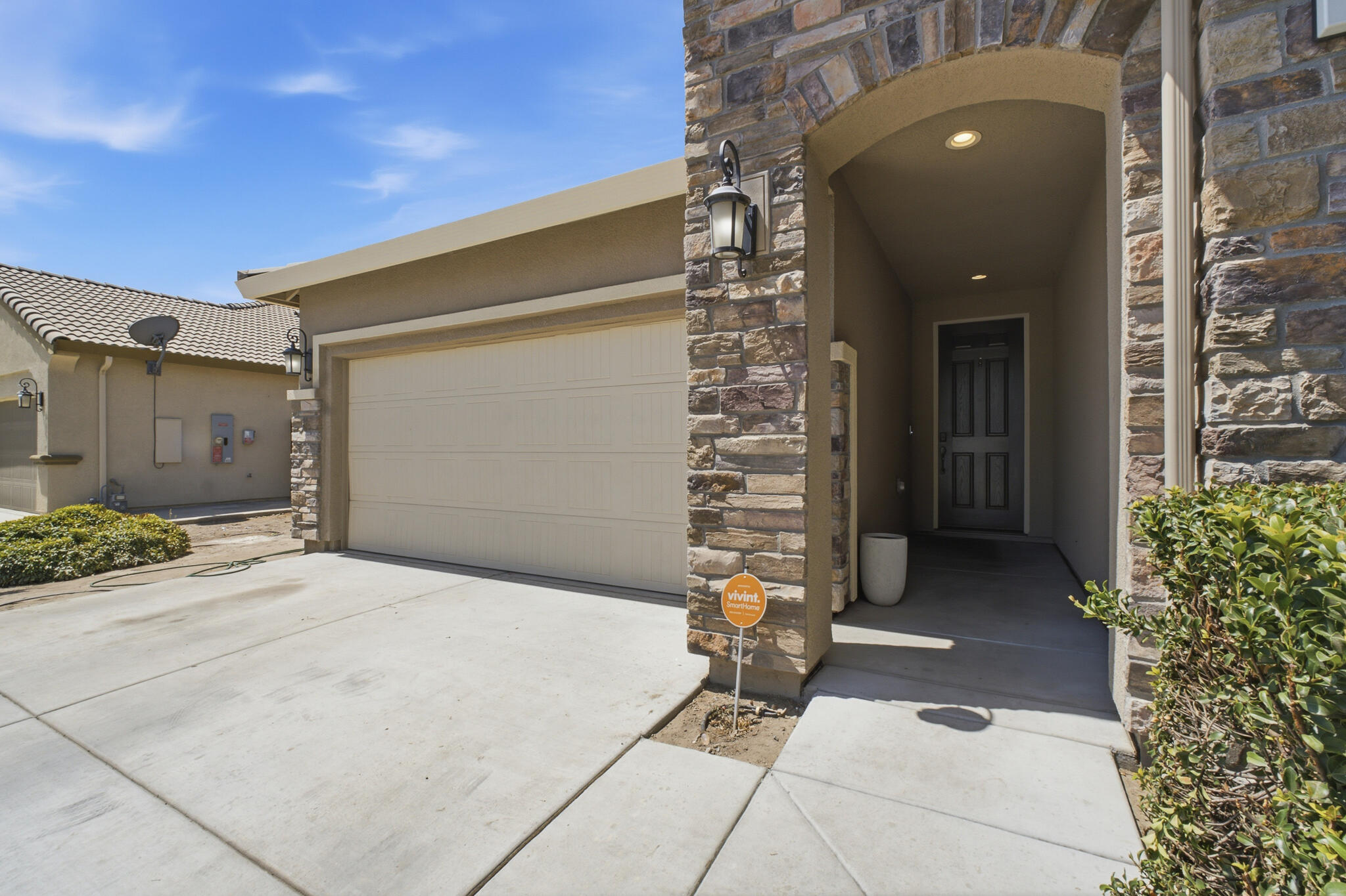 587 Montana De Oro St, Tulare, CA 93274