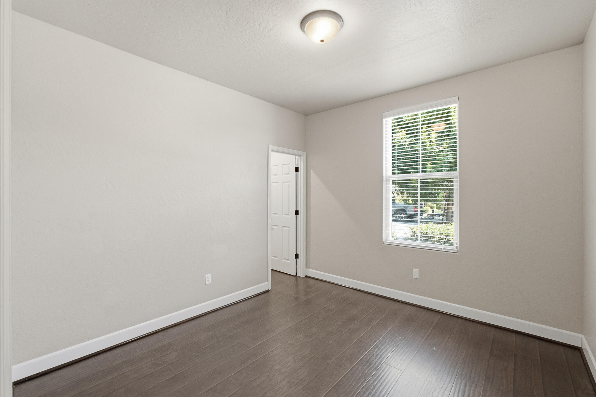 587 Montana De Oro St, Tulare, CA 93274