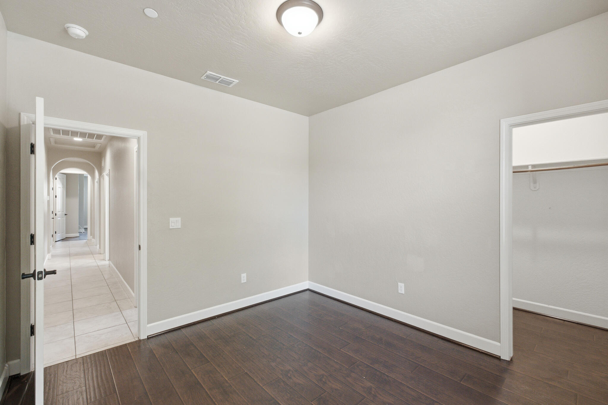587 Montana De Oro St, Tulare, CA 93274