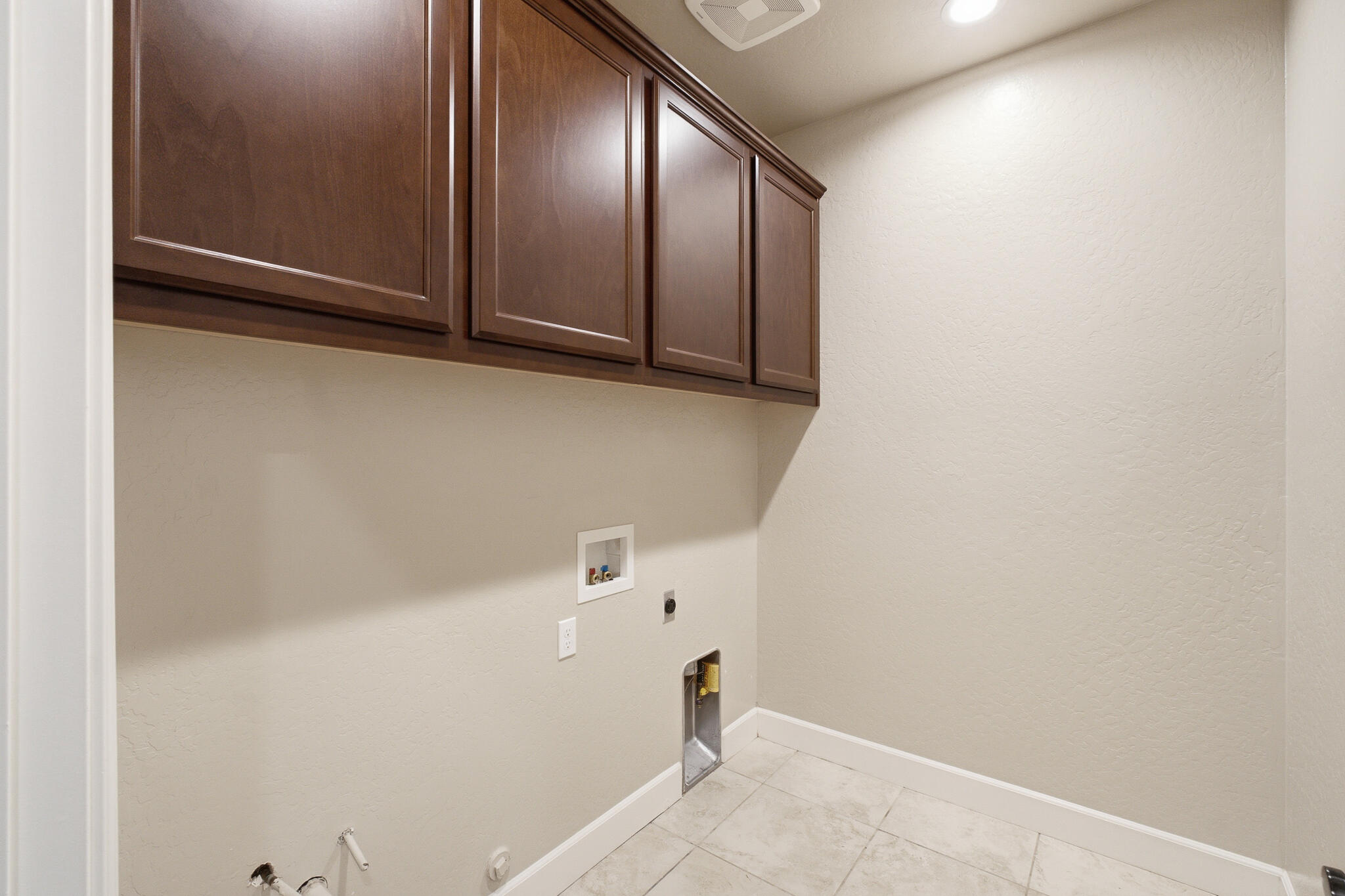 587 Montana De Oro St, Tulare, CA 93274
