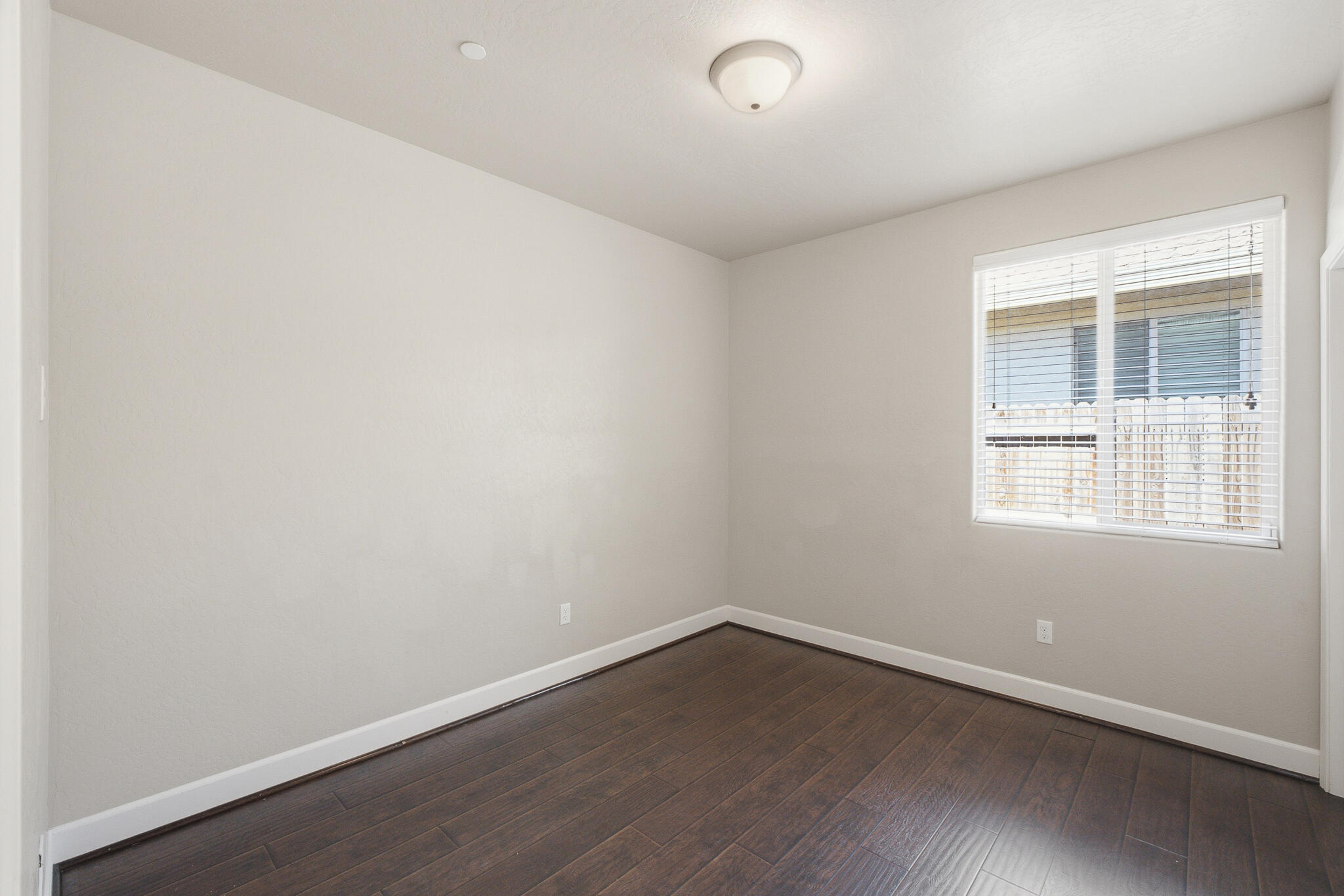 587 Montana De Oro St, Tulare, CA 93274