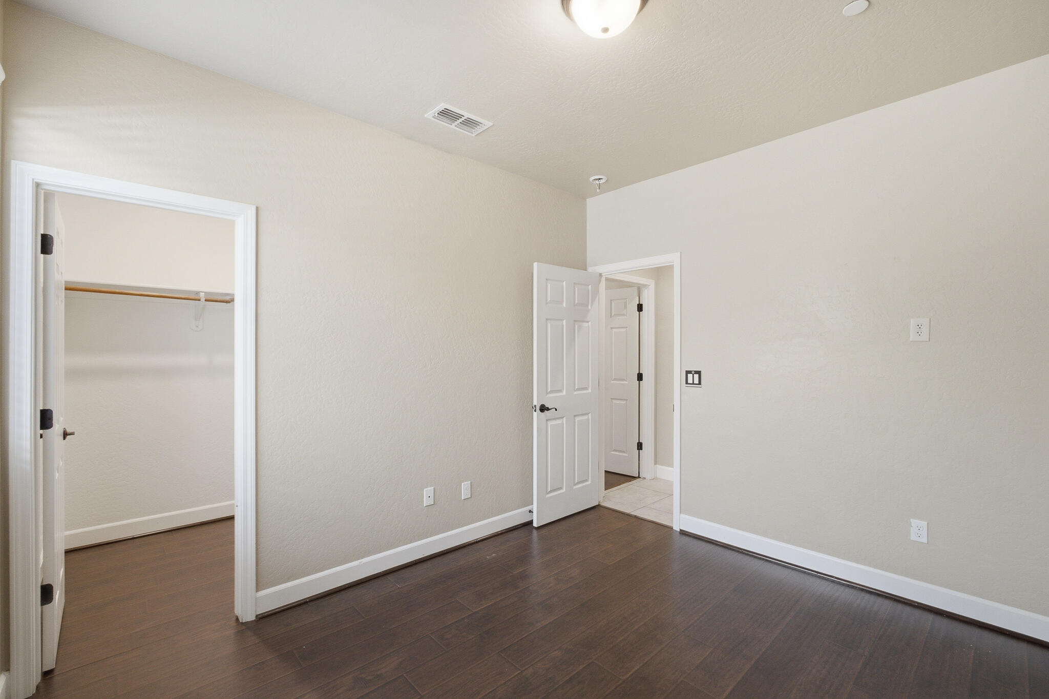 587 Montana De Oro St, Tulare, CA 93274