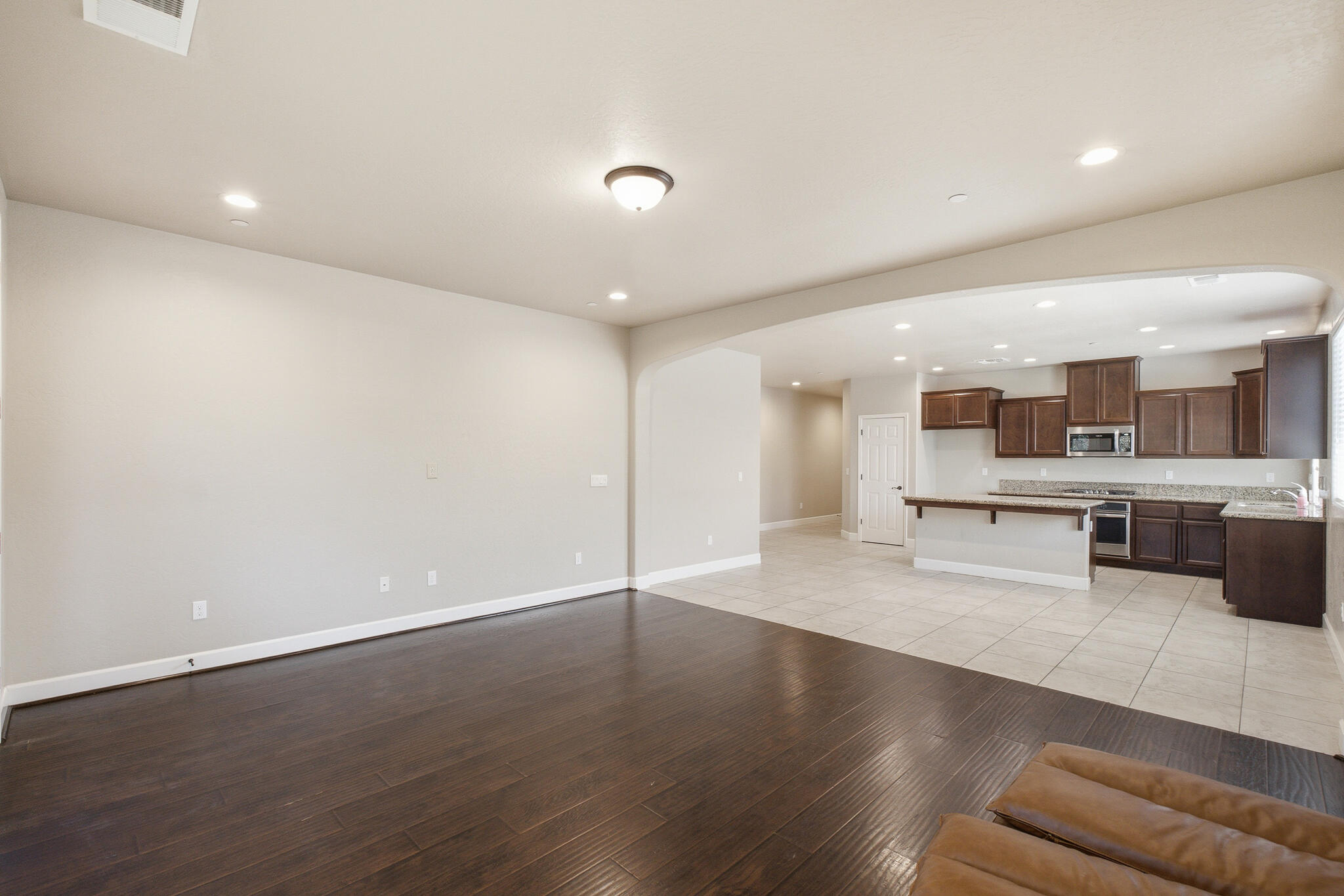 587 Montana De Oro St, Tulare, CA 93274