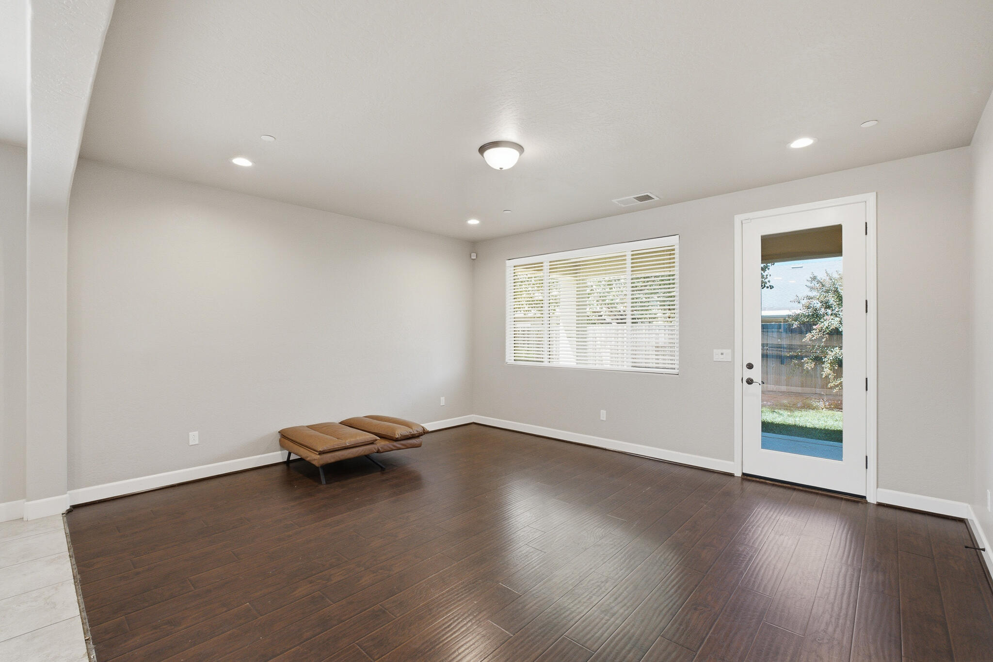 587 Montana De Oro St, Tulare, CA 93274