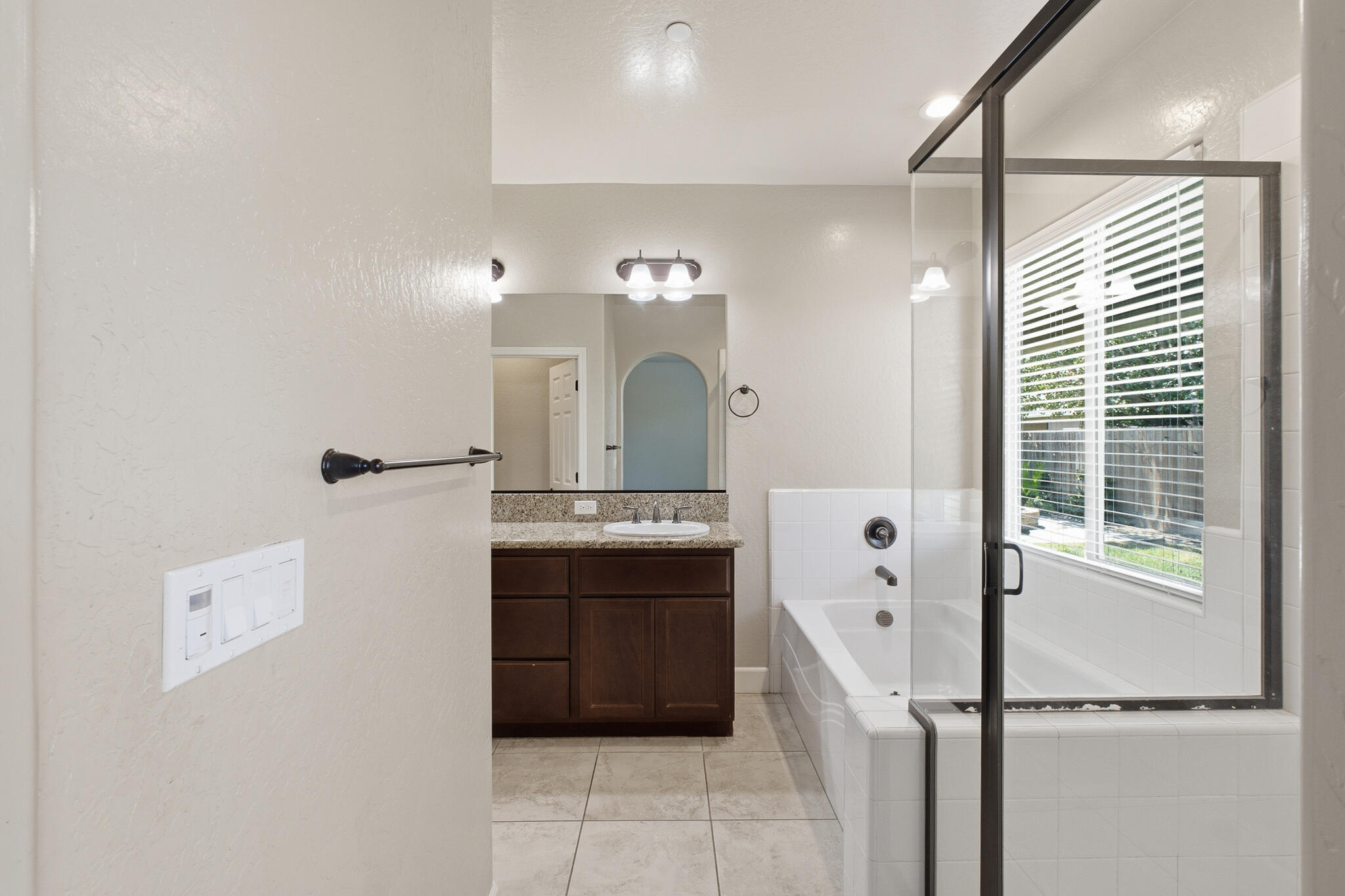 587 Montana De Oro St, Tulare, CA 93274