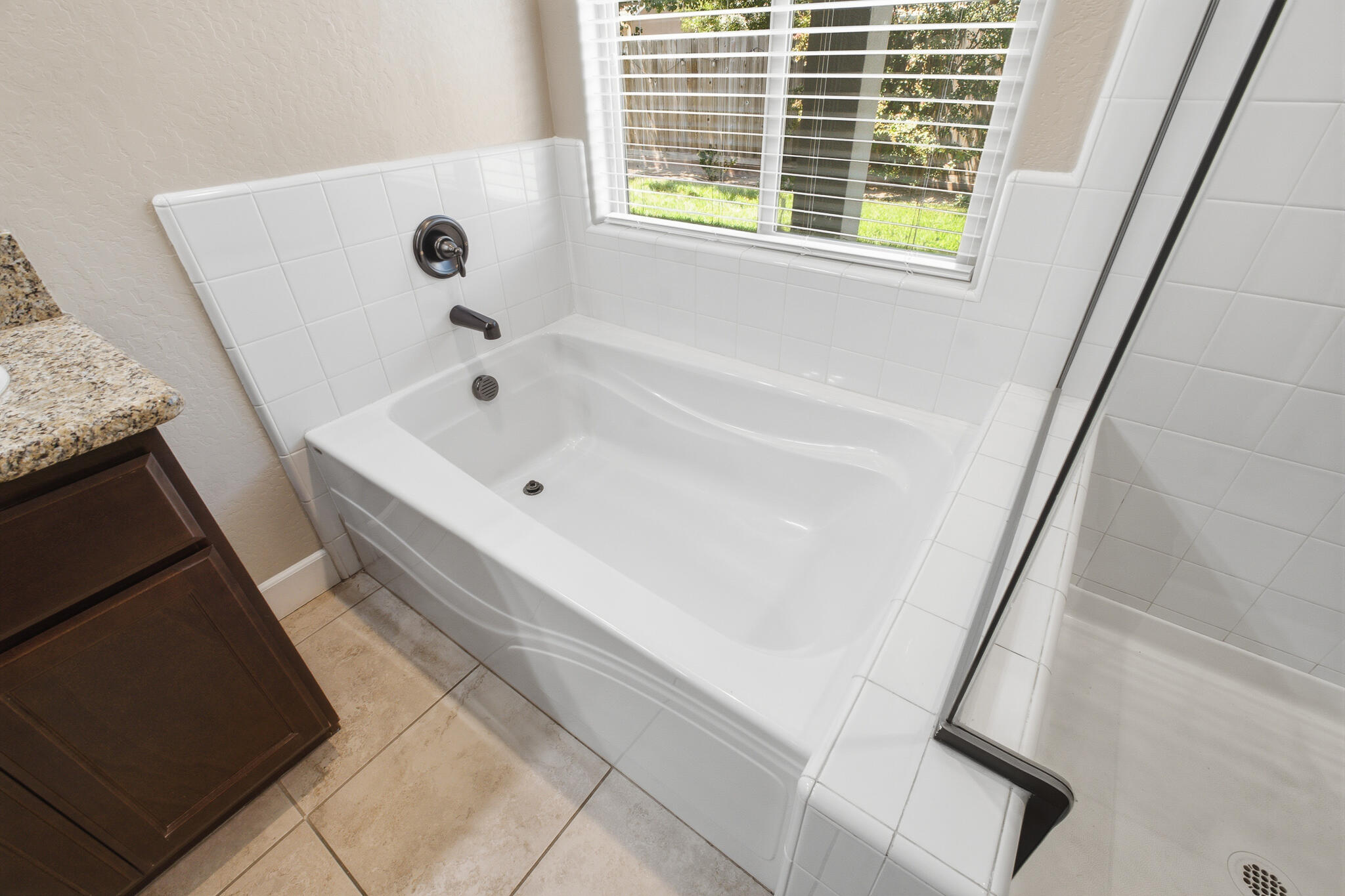 587 Montana De Oro St, Tulare, CA 93274