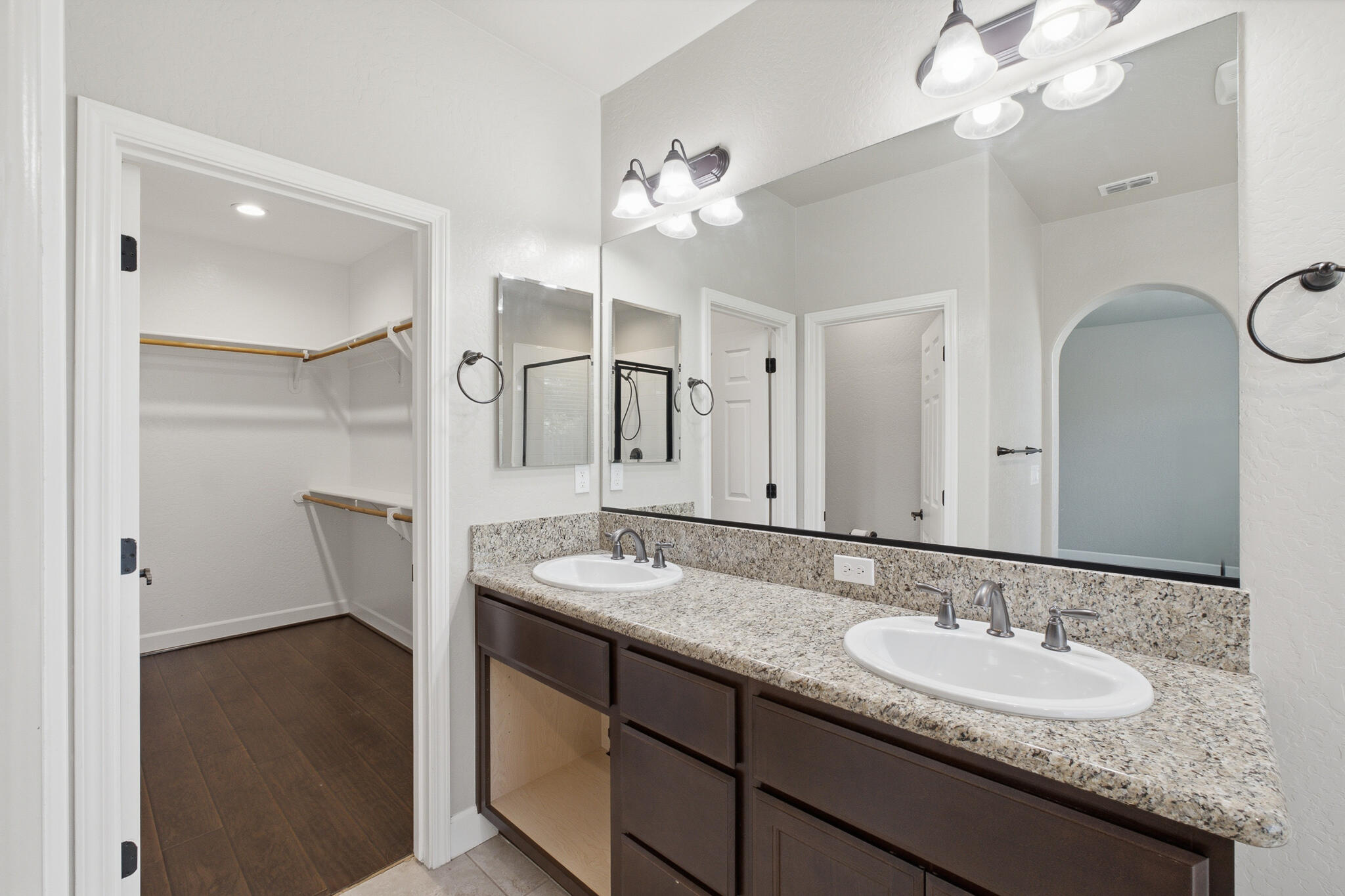 587 Montana De Oro St, Tulare, CA 93274