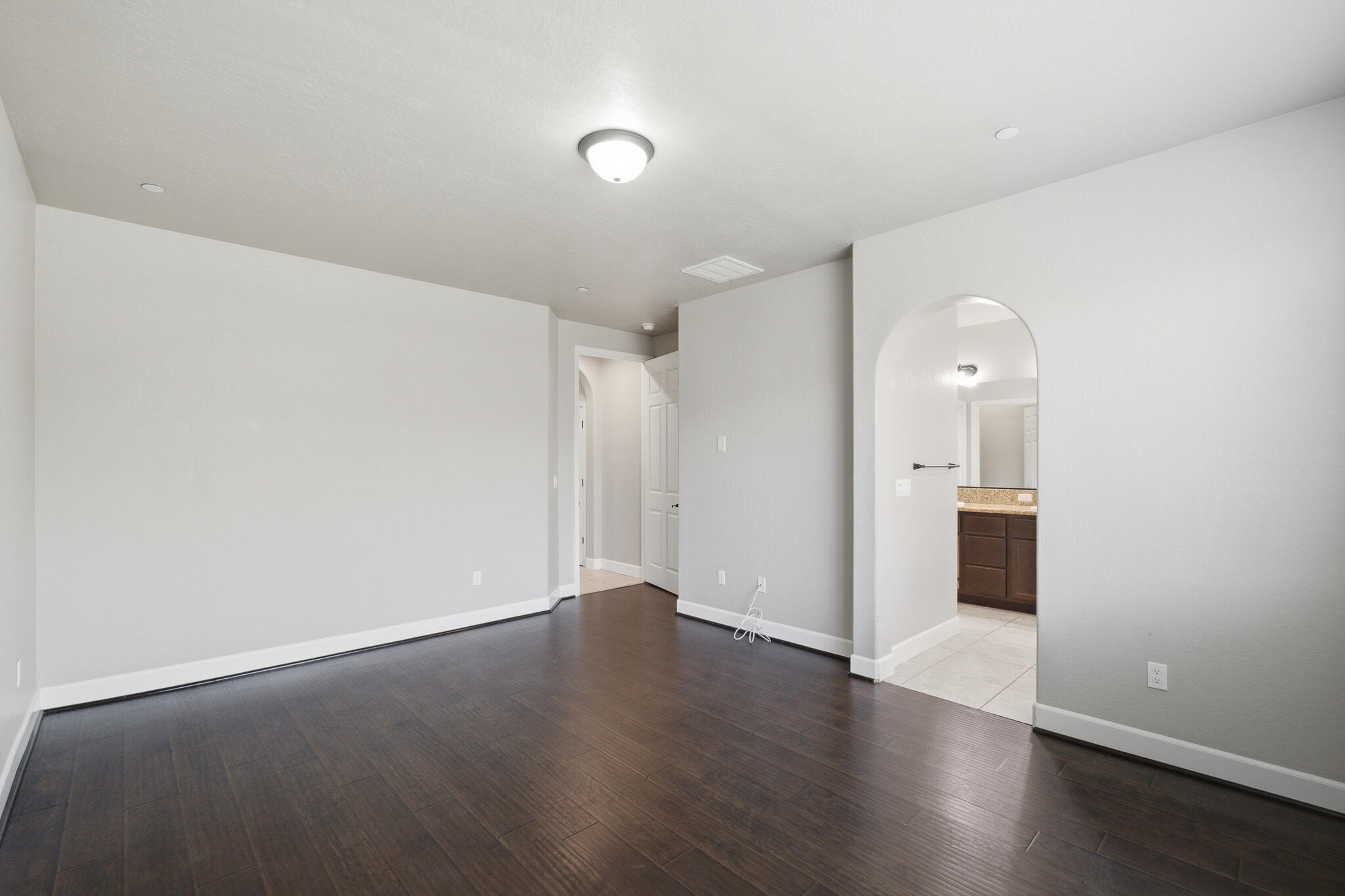 587 Montana De Oro St, Tulare, CA 93274