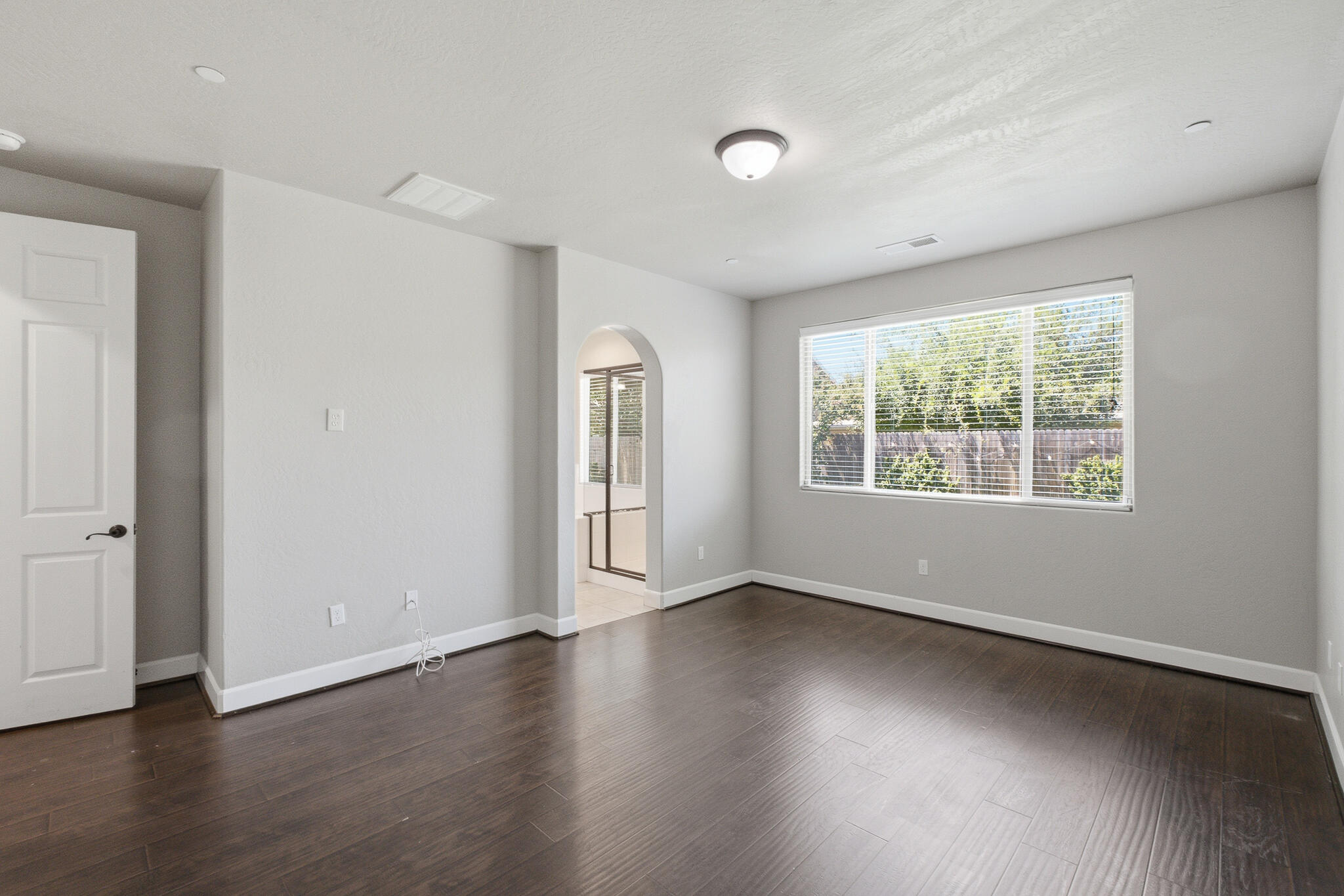 587 Montana De Oro St, Tulare, CA 93274