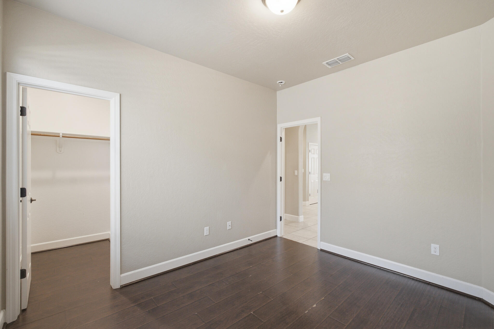 587 Montana De Oro St, Tulare, CA 93274