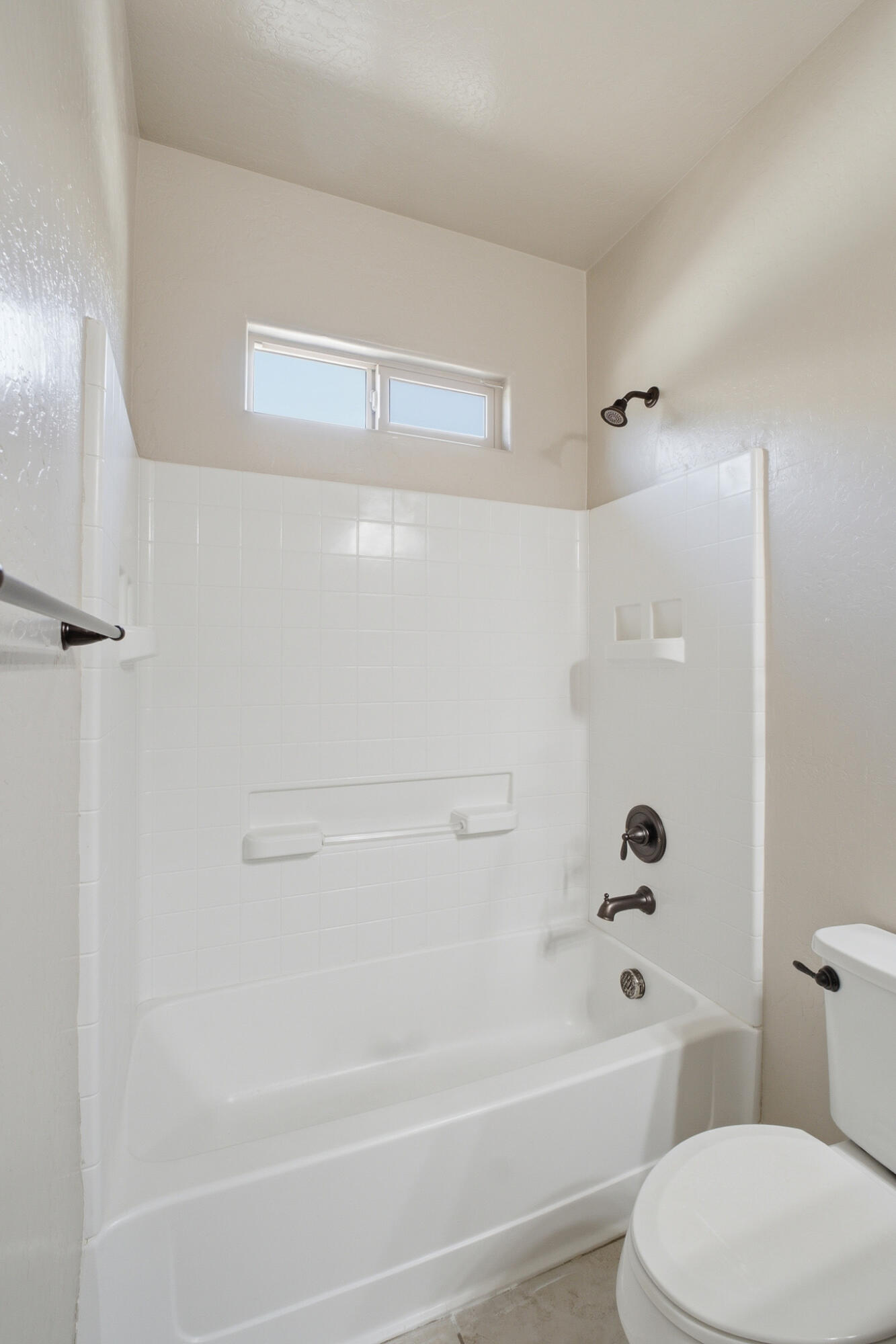 587 Montana De Oro St, Tulare, CA 93274