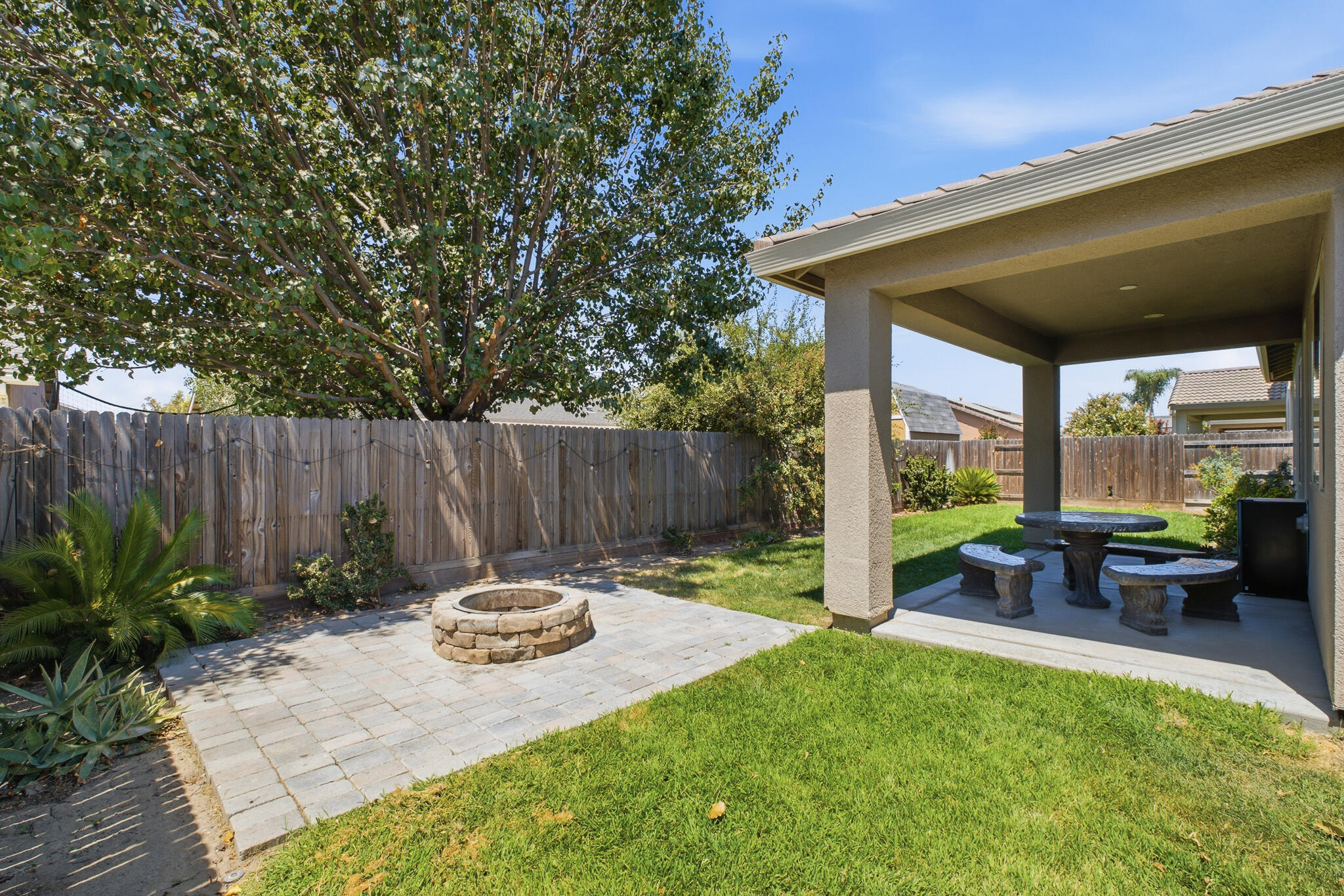 587 Montana De Oro St, Tulare, CA 93274