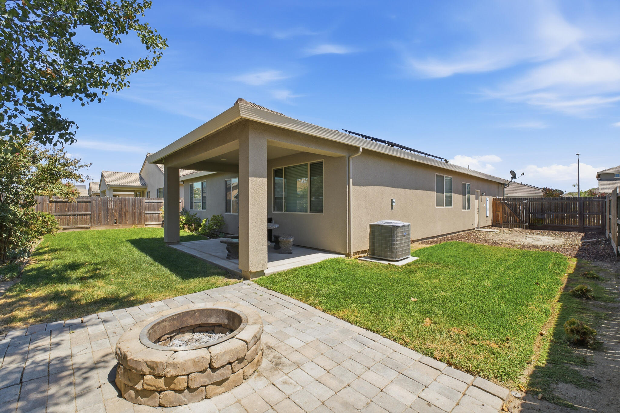 587 Montana De Oro St, Tulare, CA 93274