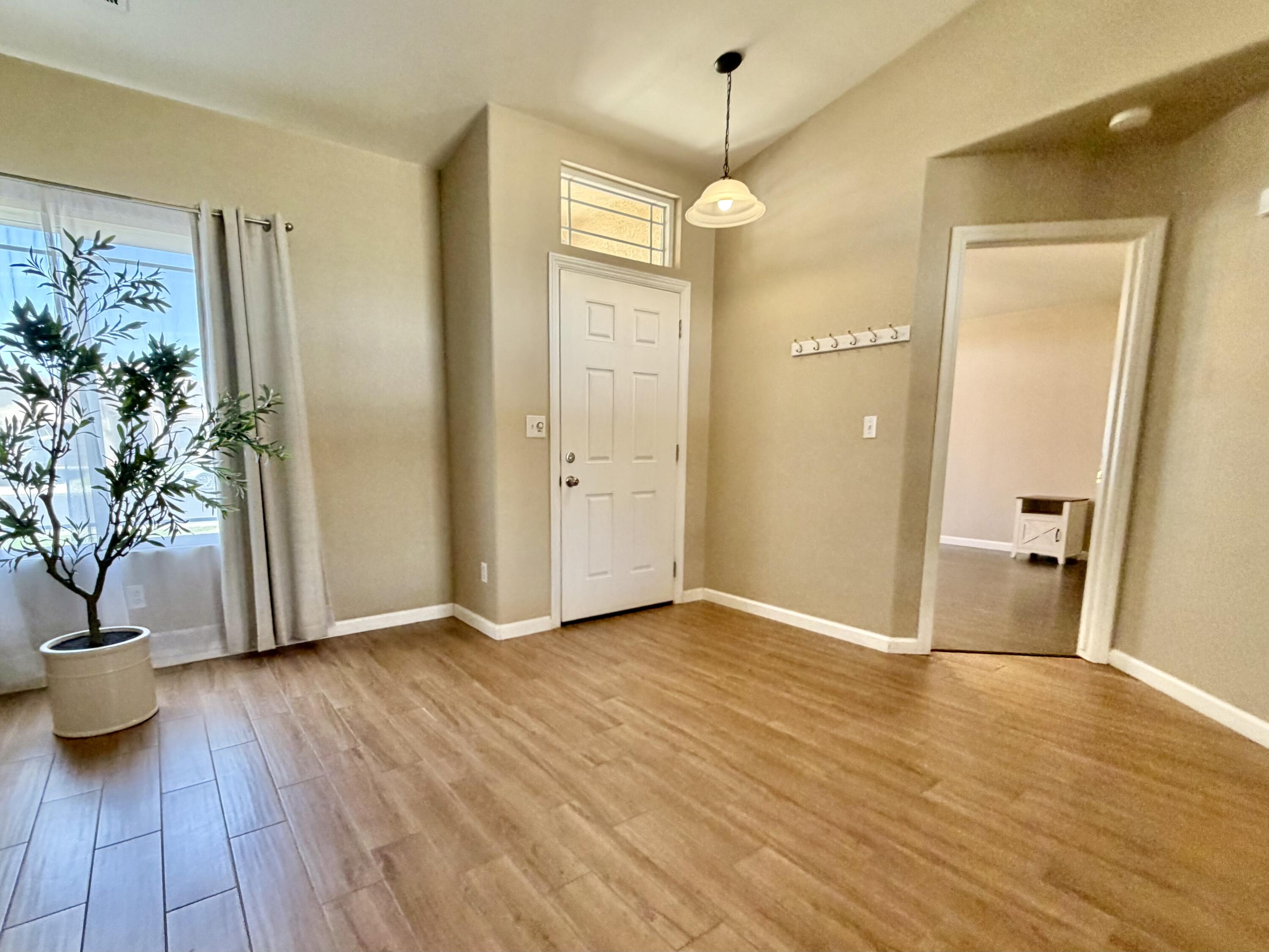 2105 N Charlie Chambers Dr, Hanford, CA 93230