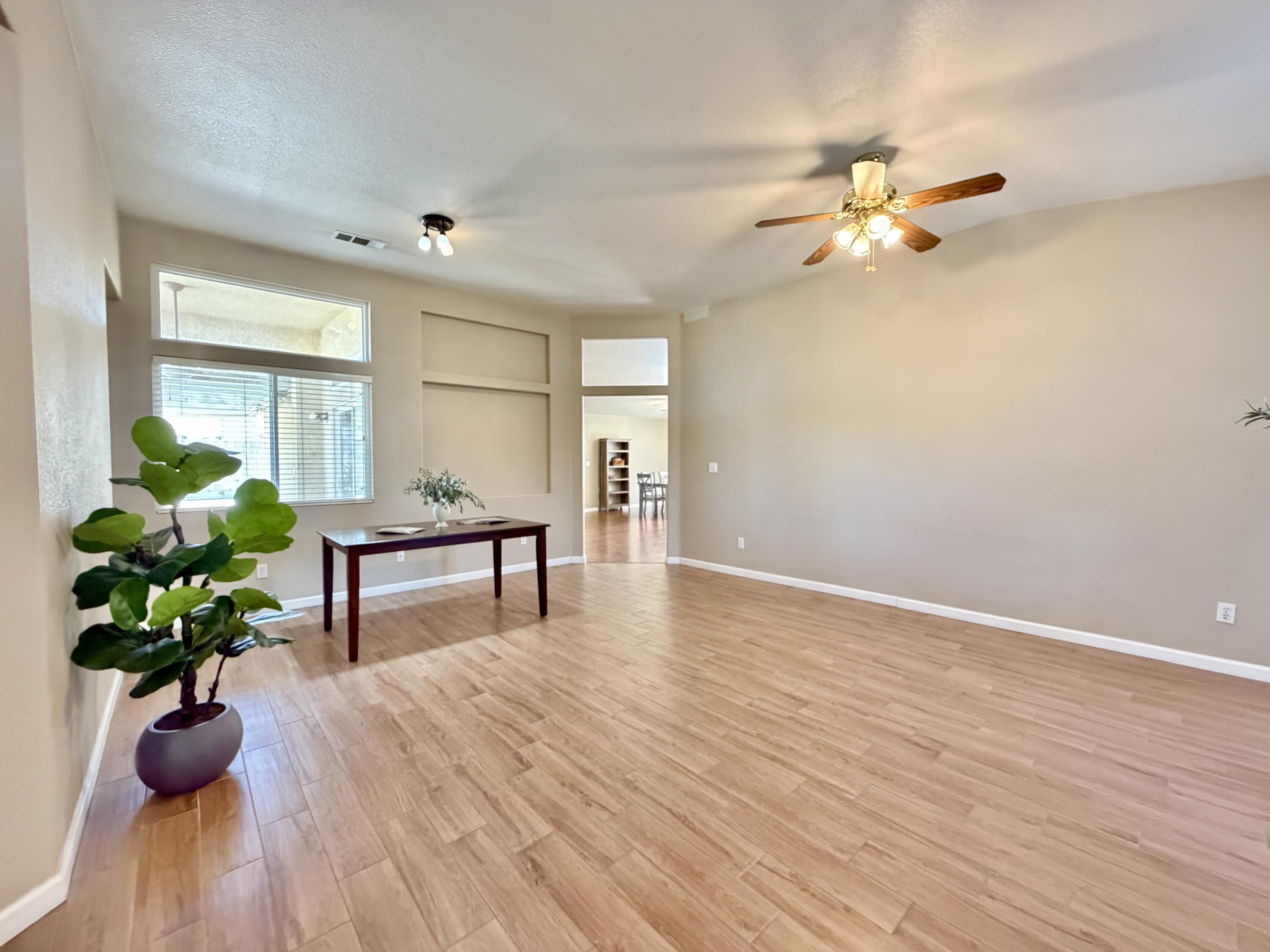 2105 N Charlie Chambers Dr, Hanford, CA 93230