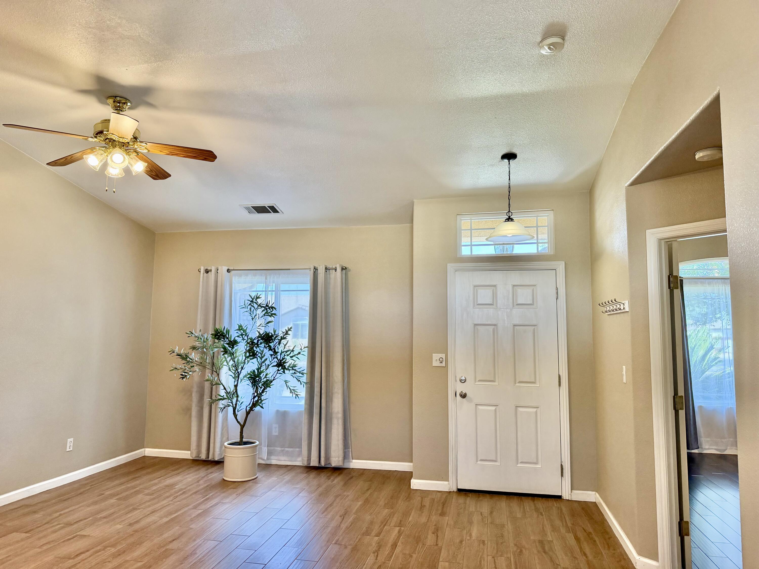 2105 N Charlie Chambers Dr, Hanford, CA 93230