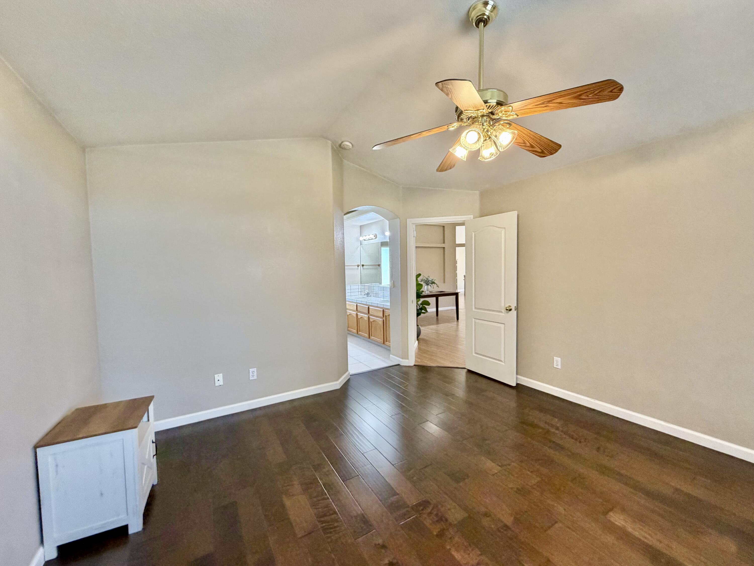 2105 N Charlie Chambers Dr, Hanford, CA 93230