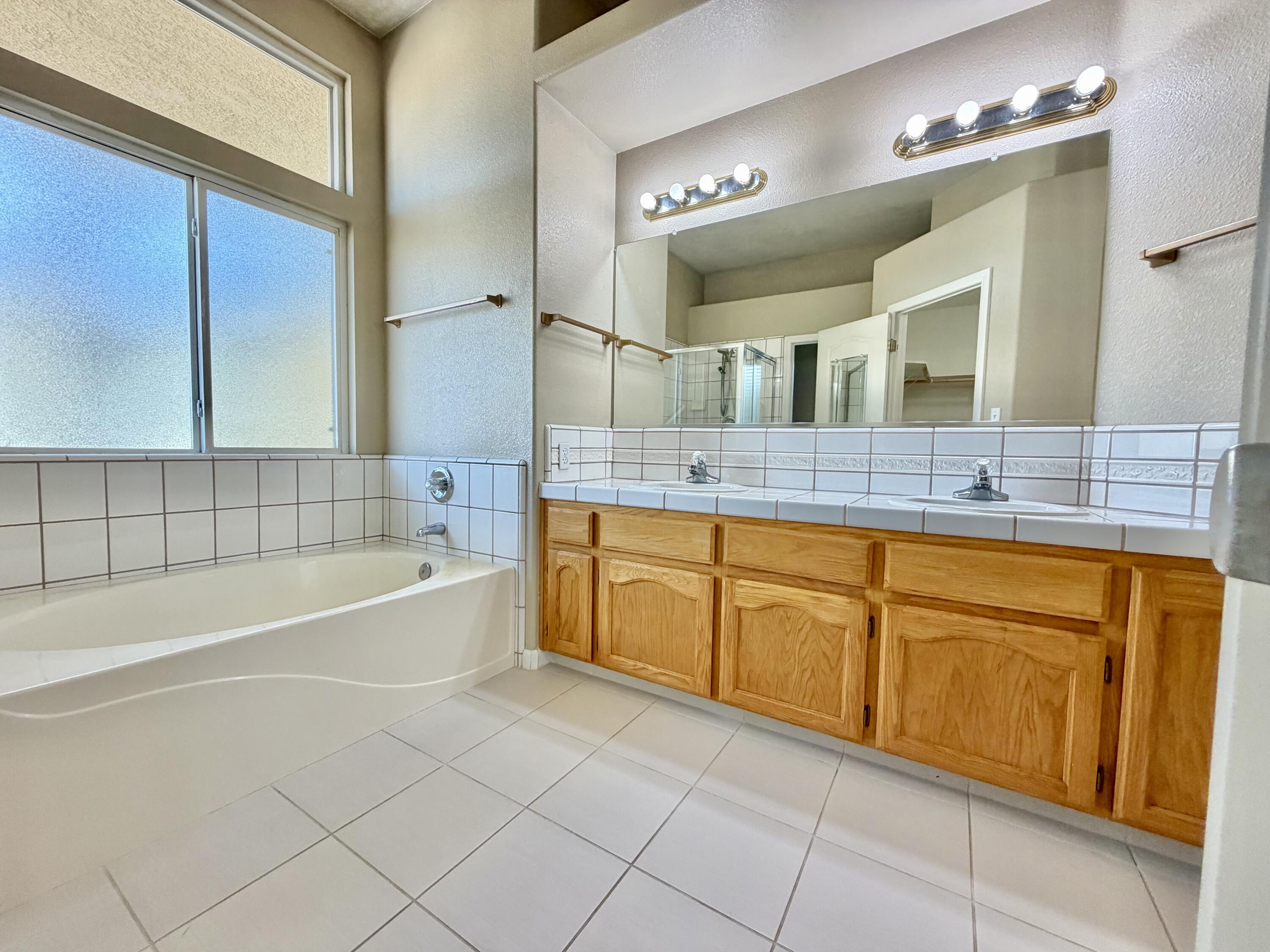 2105 N Charlie Chambers Dr, Hanford, CA 93230