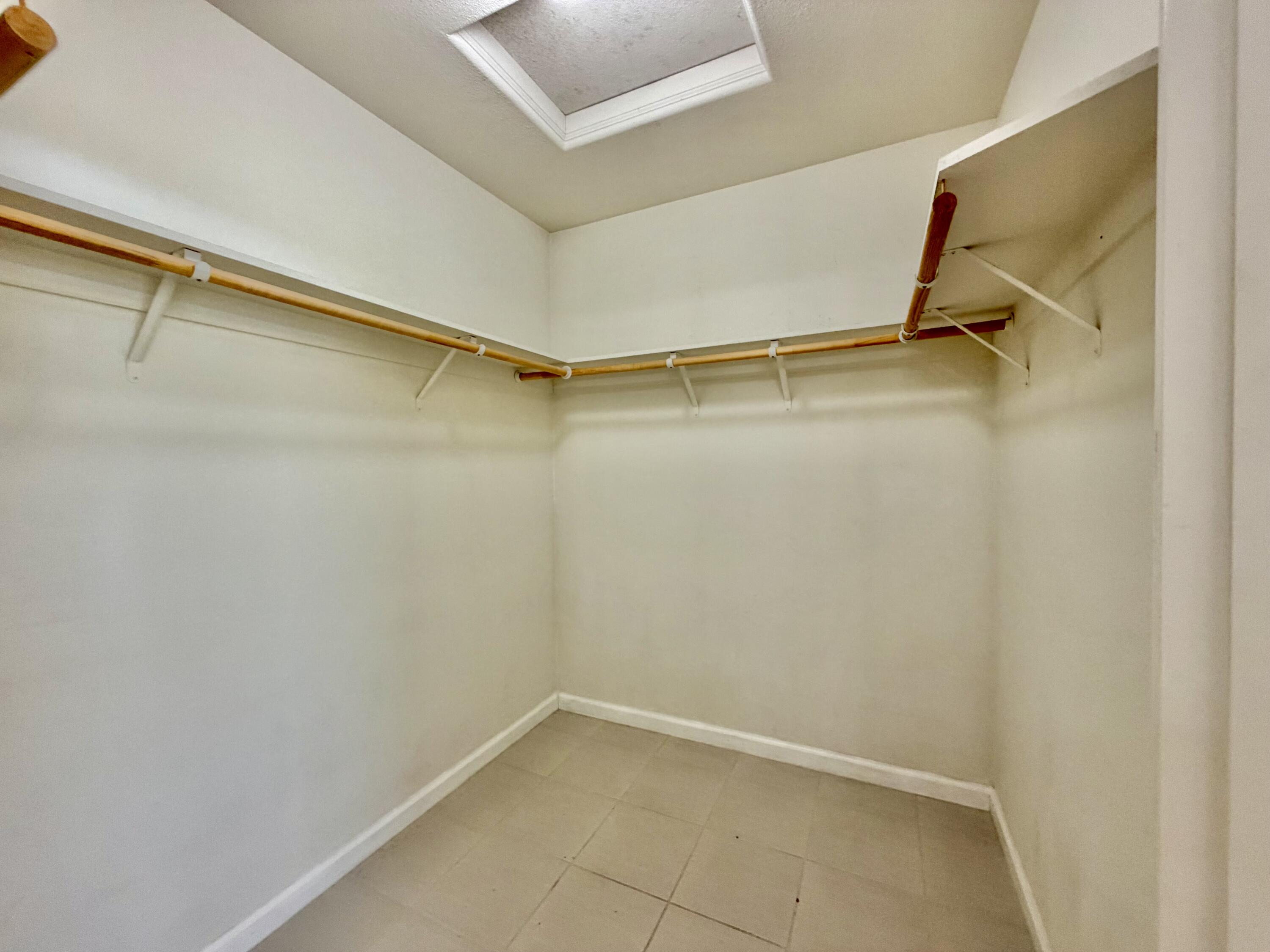 2105 N Charlie Chambers Dr, Hanford, CA 93230