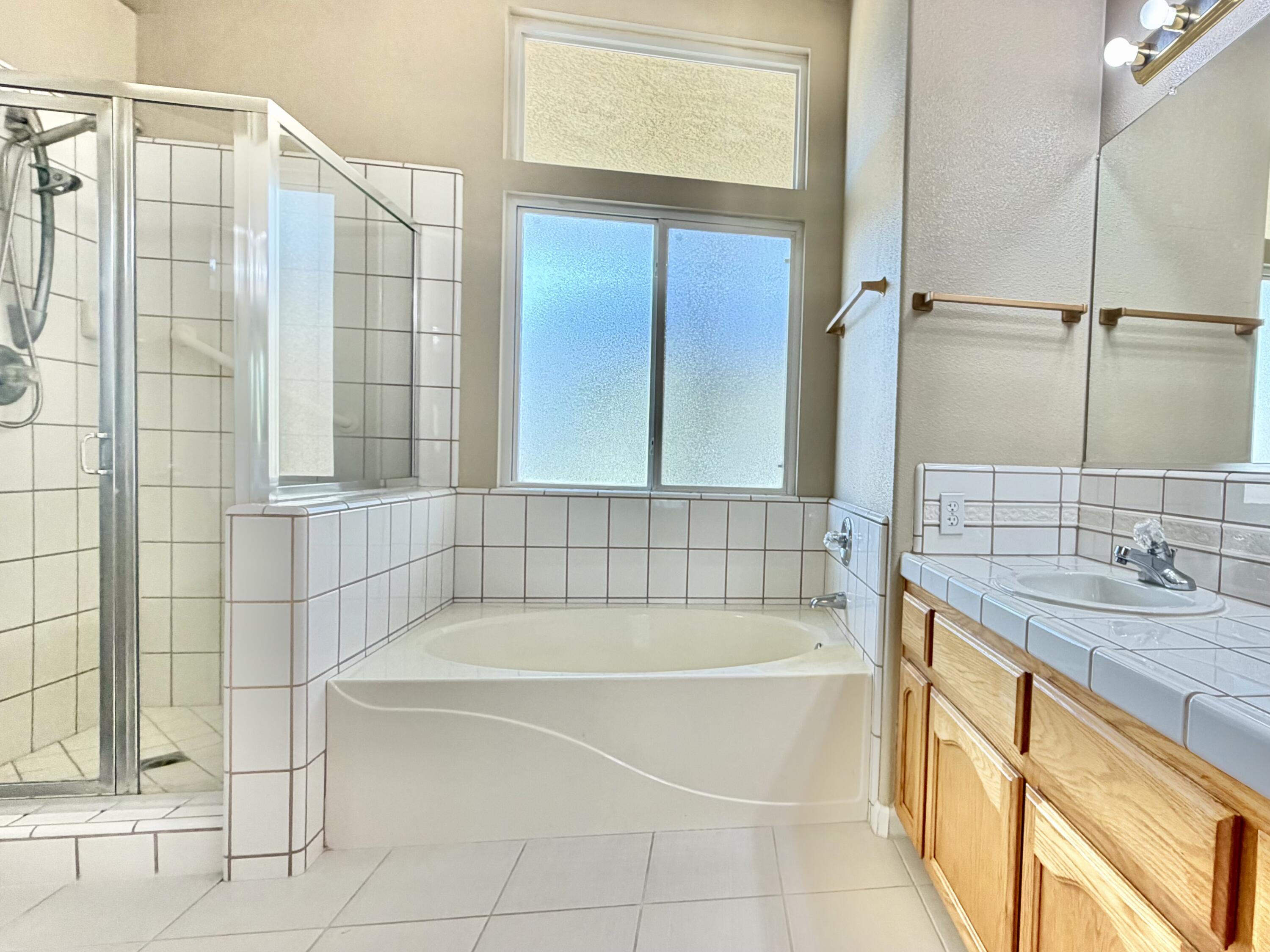 2105 N Charlie Chambers Dr, Hanford, CA 93230
