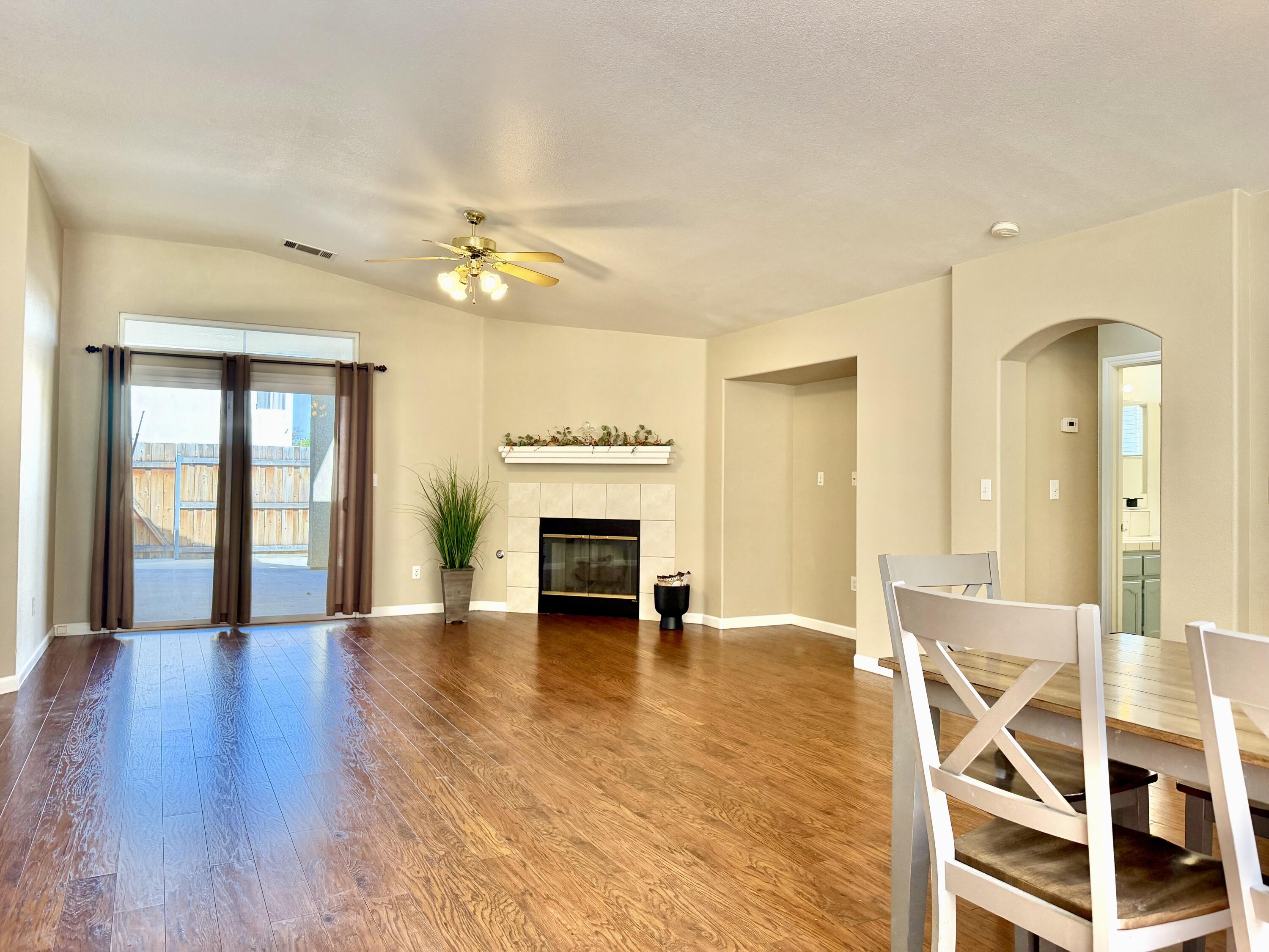 2105 N Charlie Chambers Dr, Hanford, CA 93230