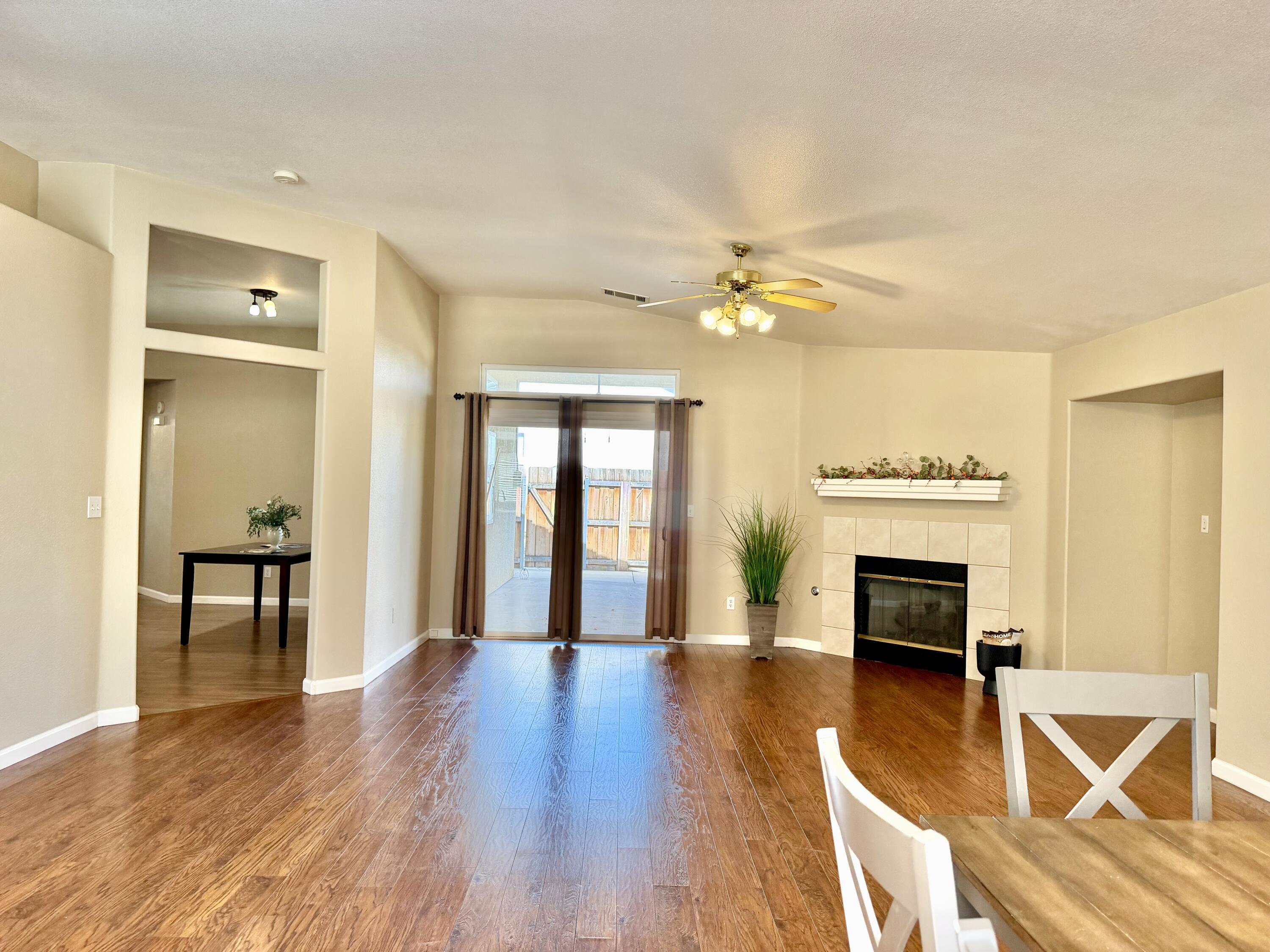 2105 N Charlie Chambers Dr, Hanford, CA 93230
