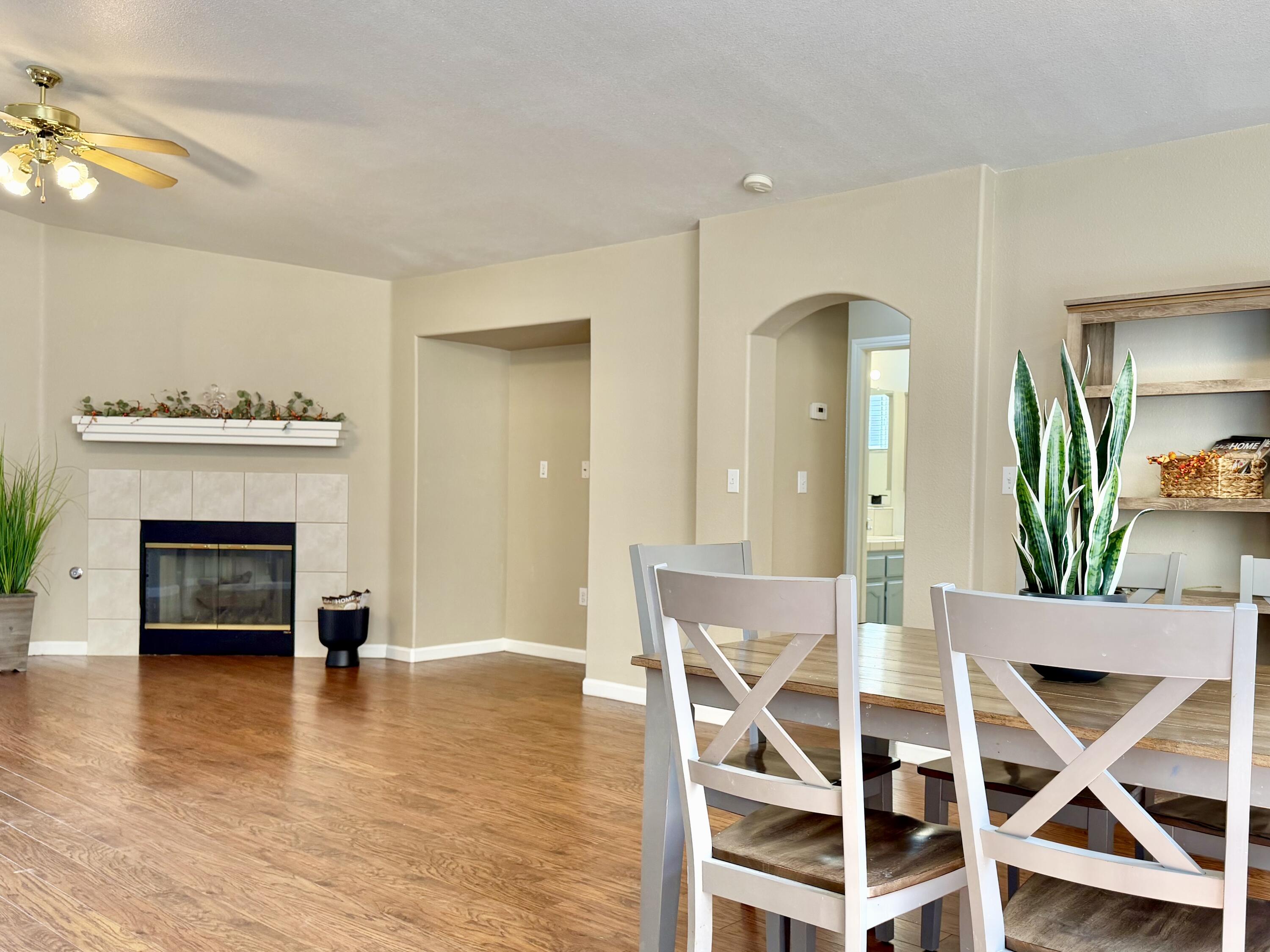 2105 N Charlie Chambers Dr, Hanford, CA 93230