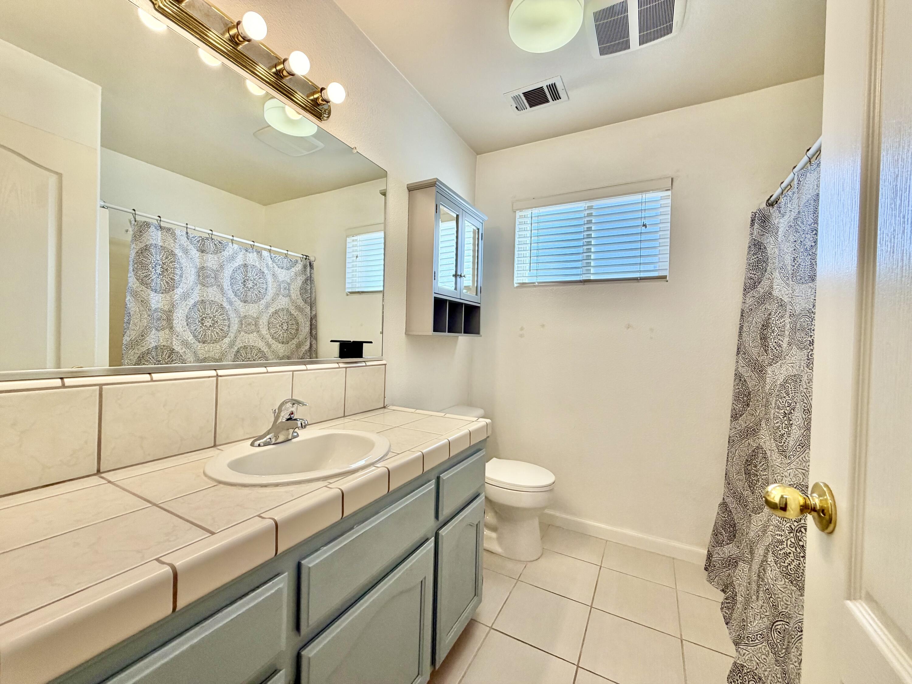 2105 N Charlie Chambers Dr, Hanford, CA 93230