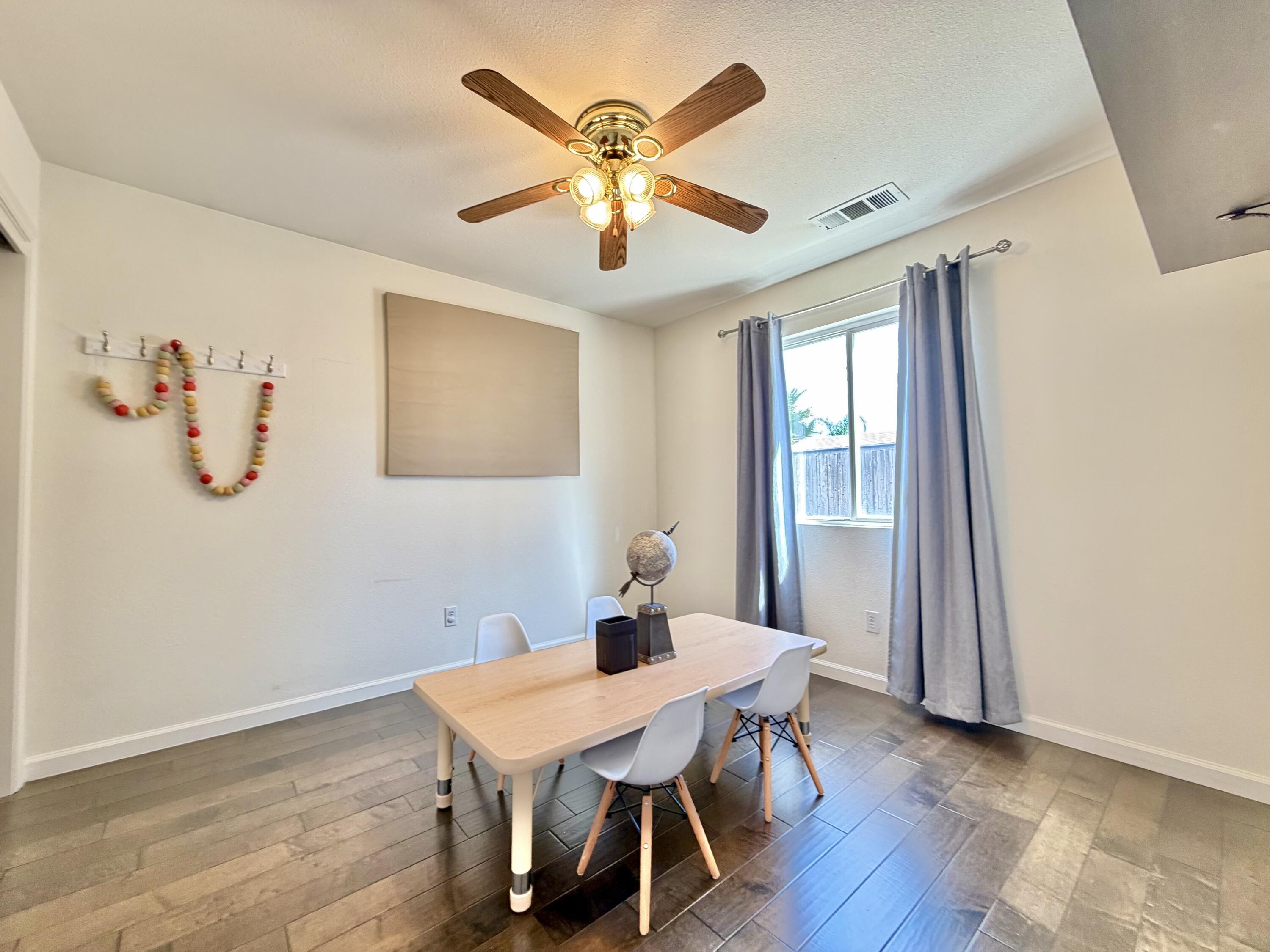 2105 N Charlie Chambers Dr, Hanford, CA 93230