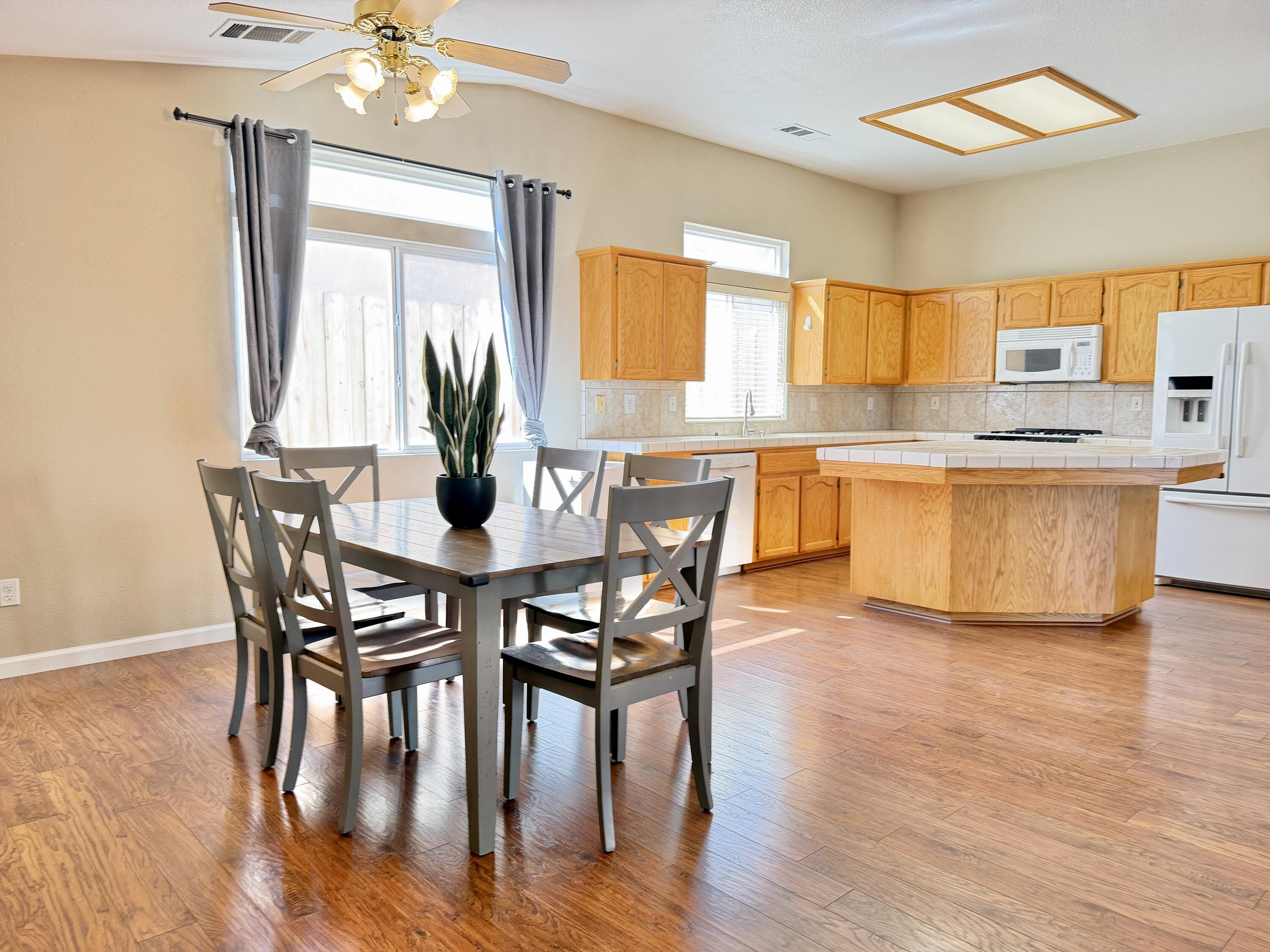 2105 N Charlie Chambers Dr, Hanford, CA 93230