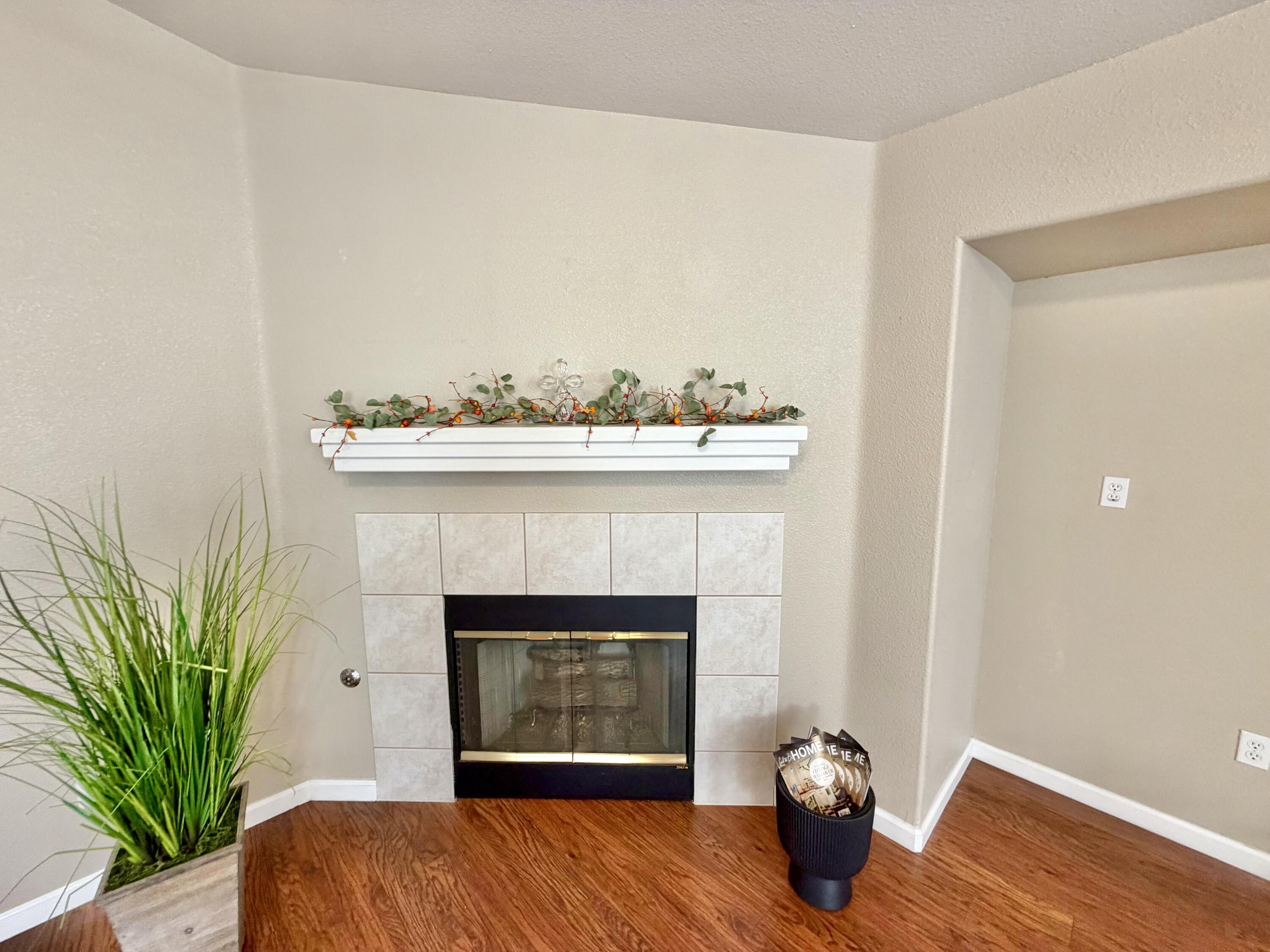 2105 N Charlie Chambers Dr, Hanford, CA 93230