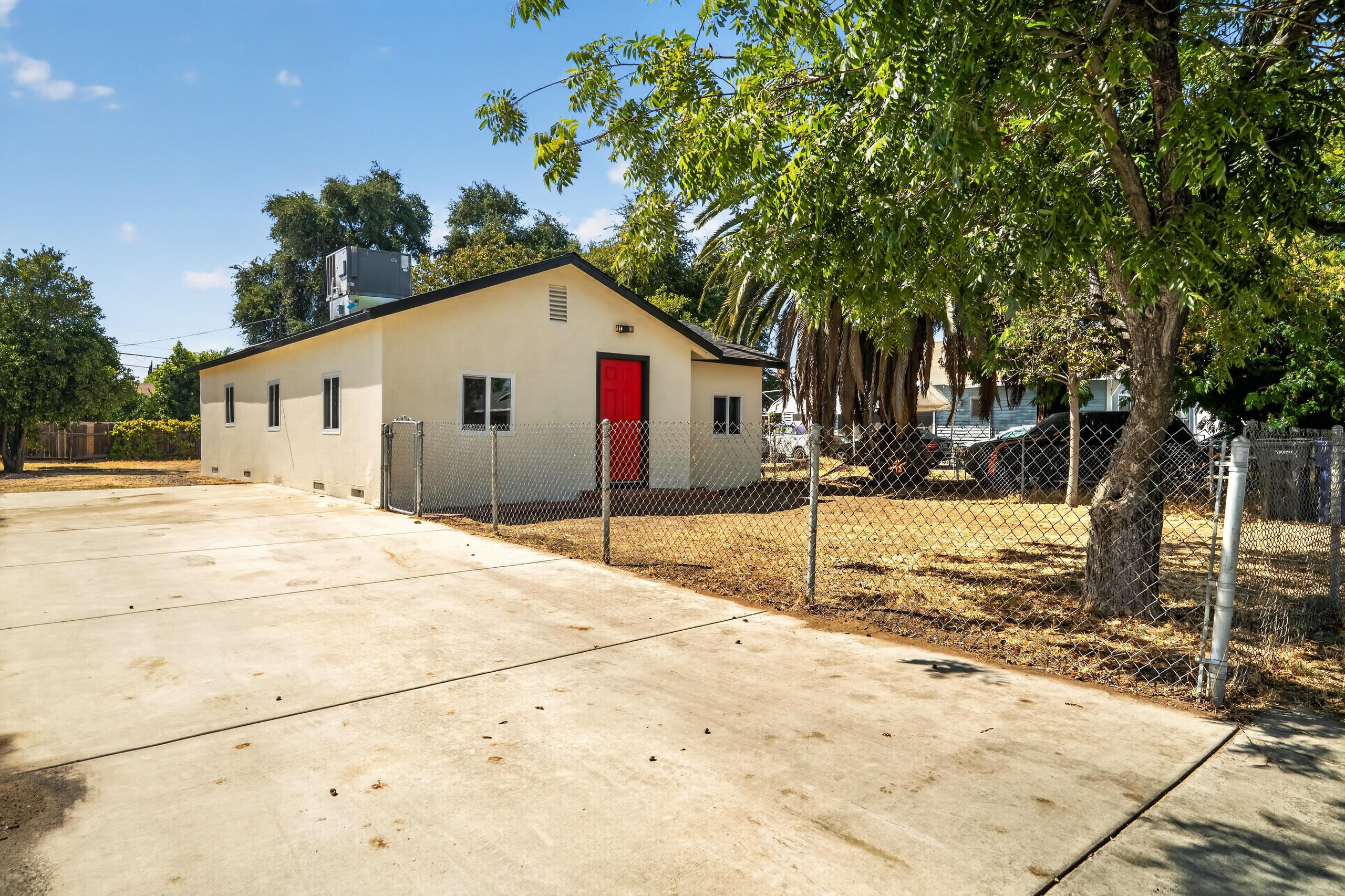 765 S Pratt St, Tulare, CA 93274