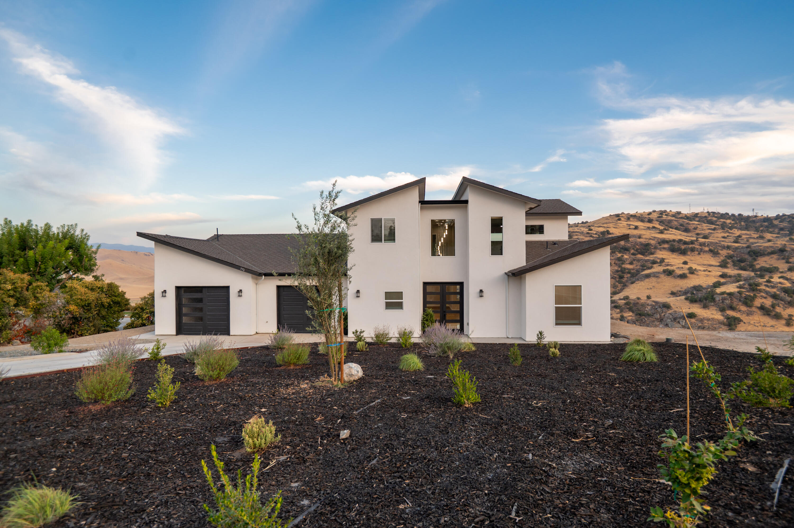 556 High Sierra Dr, Exeter, CA 93221
