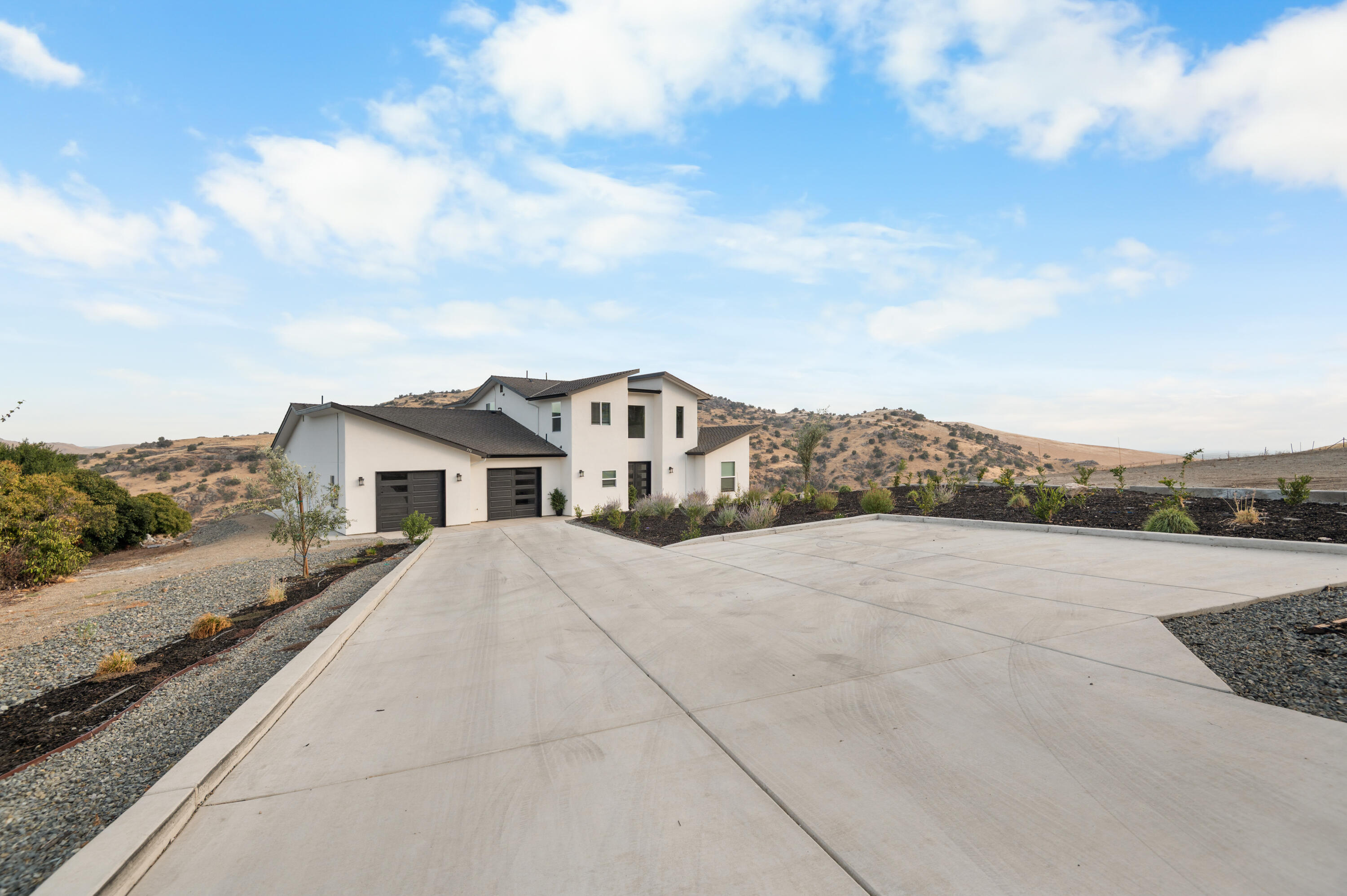 556 High Sierra Dr, Exeter, CA 93221