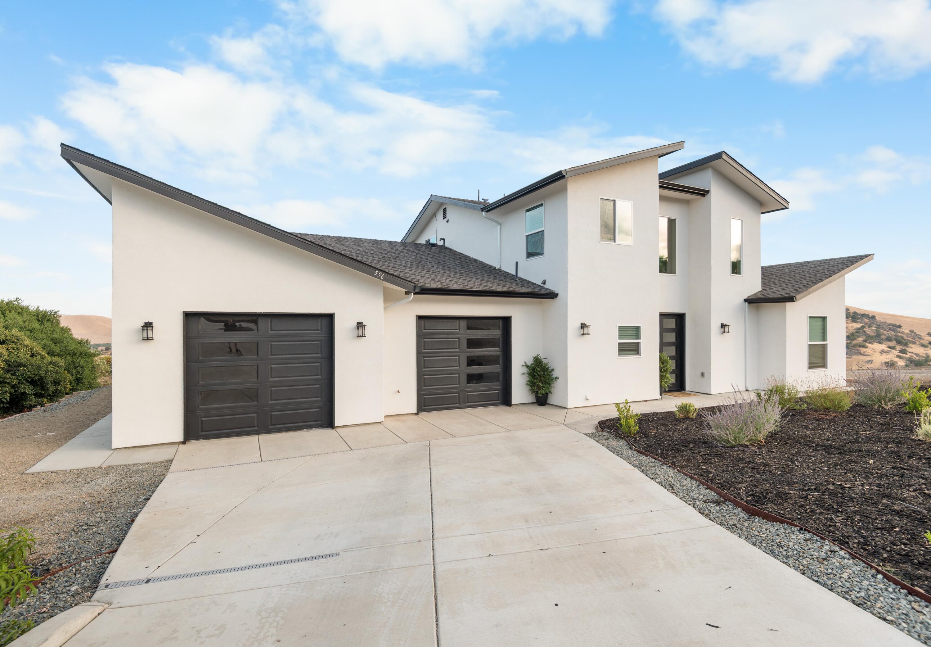 556 High Sierra Dr, Exeter, CA 93221